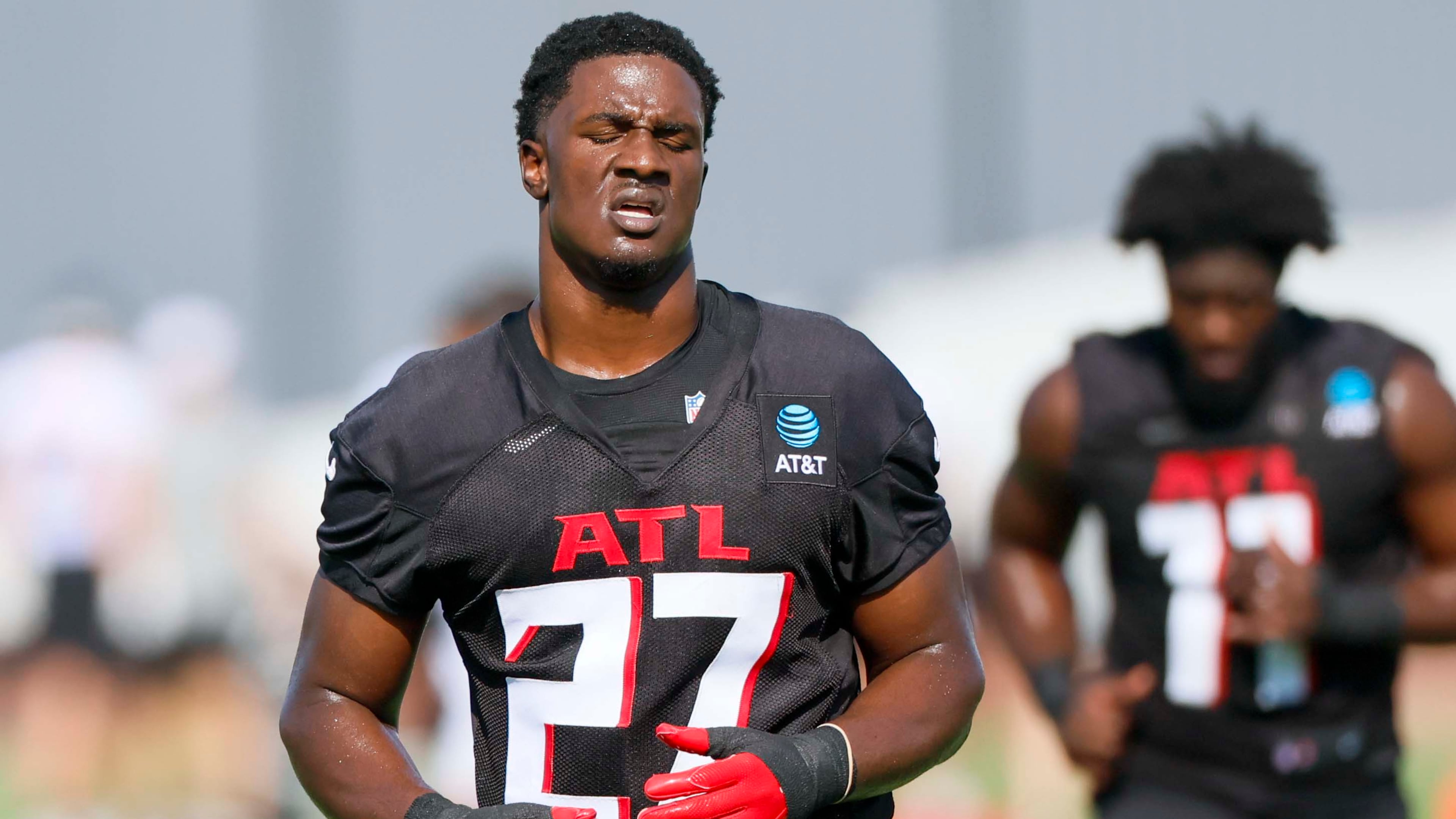 Falcons linebacker James Pearce Jr. participates in a drill during the first practice of training camp on Thursday, July 24, 2025, in Flowery Branch. (Miguel Martinez/AJC)