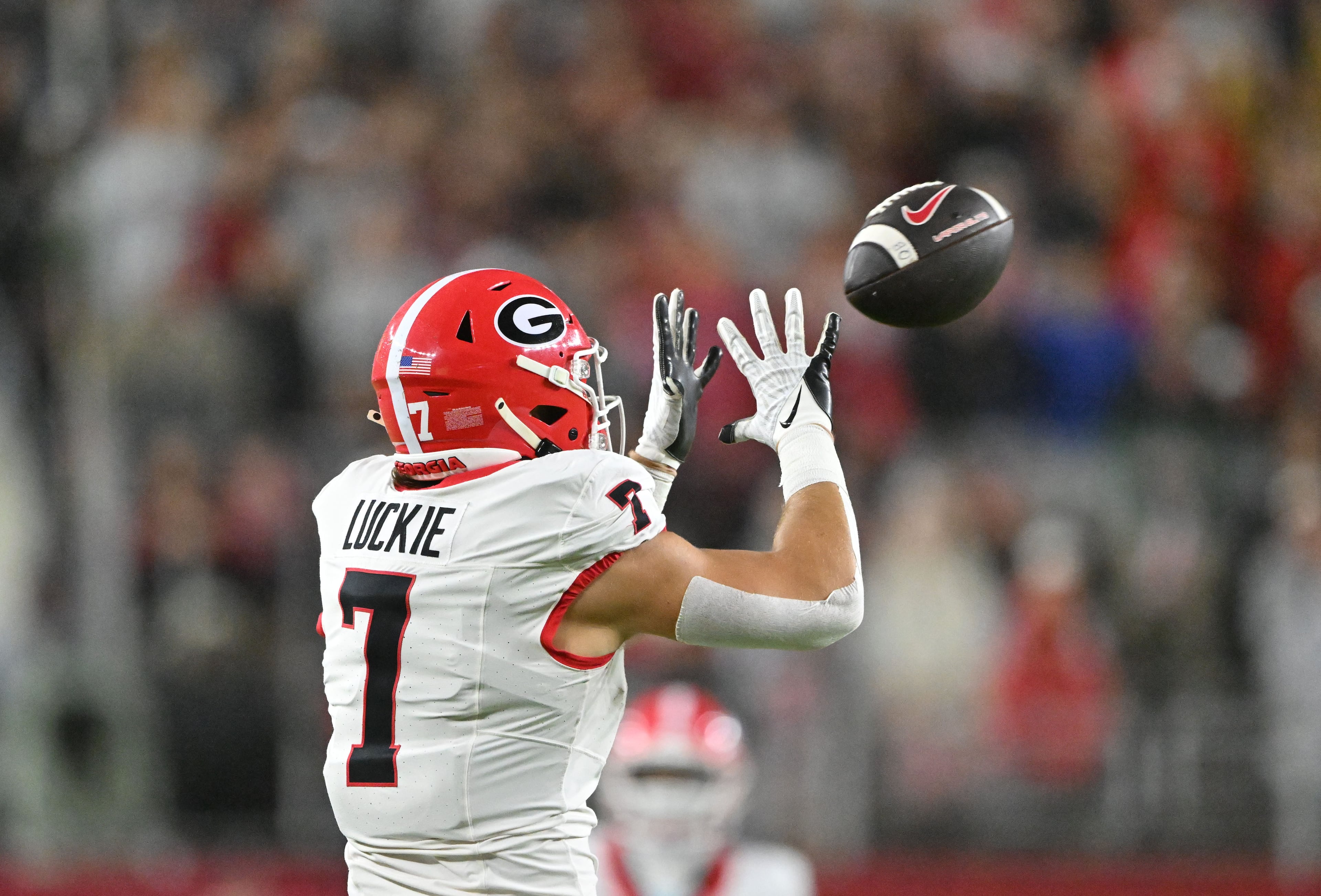 Georgia tight end Lawson Luckie makes a catch during the first half in an NCAA football game at Bryant-Denny Stadium on Saturday, Oct. 10, 2026, in Tuscaloosa, Alabama. (Hyosub Shin/AJC)