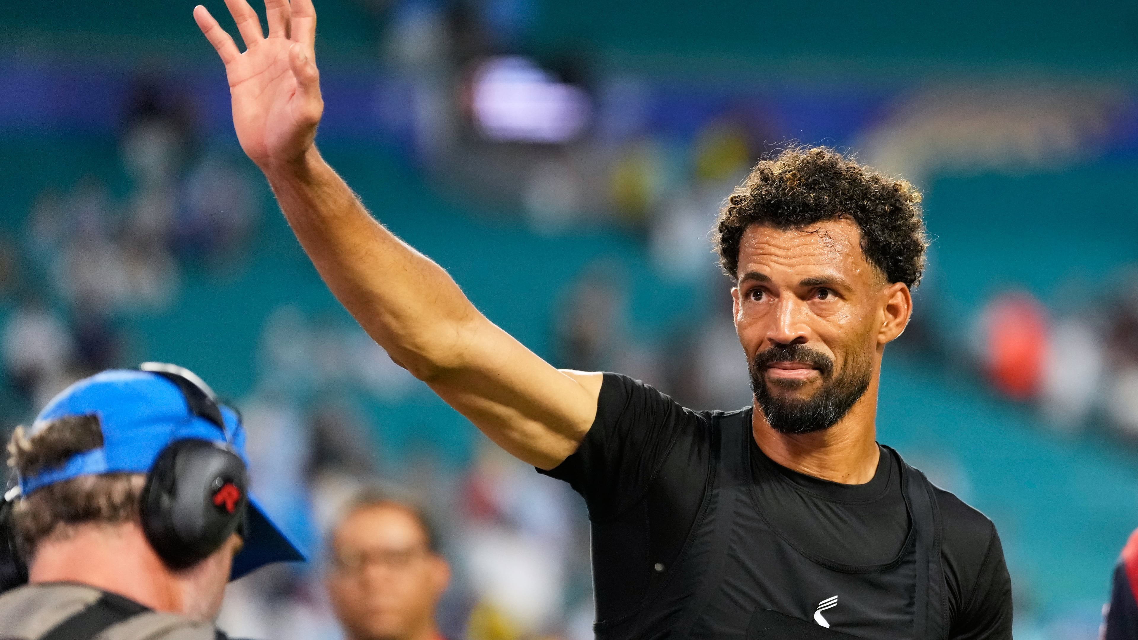 Cape Verde goalkeeper Vozinha waves to supporters following the World Cup Group H soccer match between Uruguay and Cape Verde in Miami Gardens, Fla., Sunday, June 21, 2026. (AP Photo/Rebecca Blackwell)
