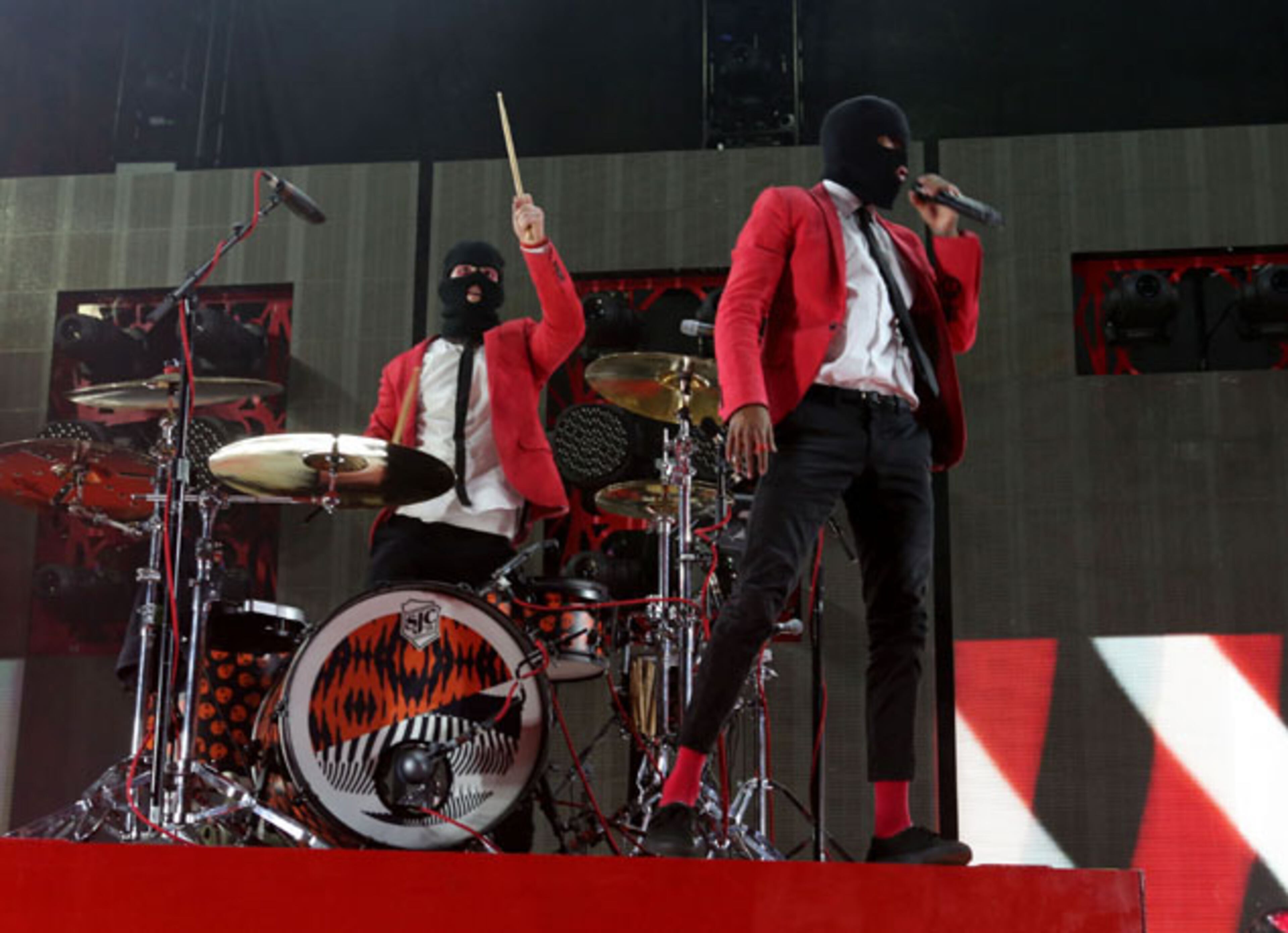 Twenty One Pilots brought their Emotional Roadshow World Tour to sold out Infinite Energy Center on Saturday, August 6, 2016. Mutemath and Chef's Special opened the high energy show. Robb Cohen Photography & Video /www.RobbsPhotos.com