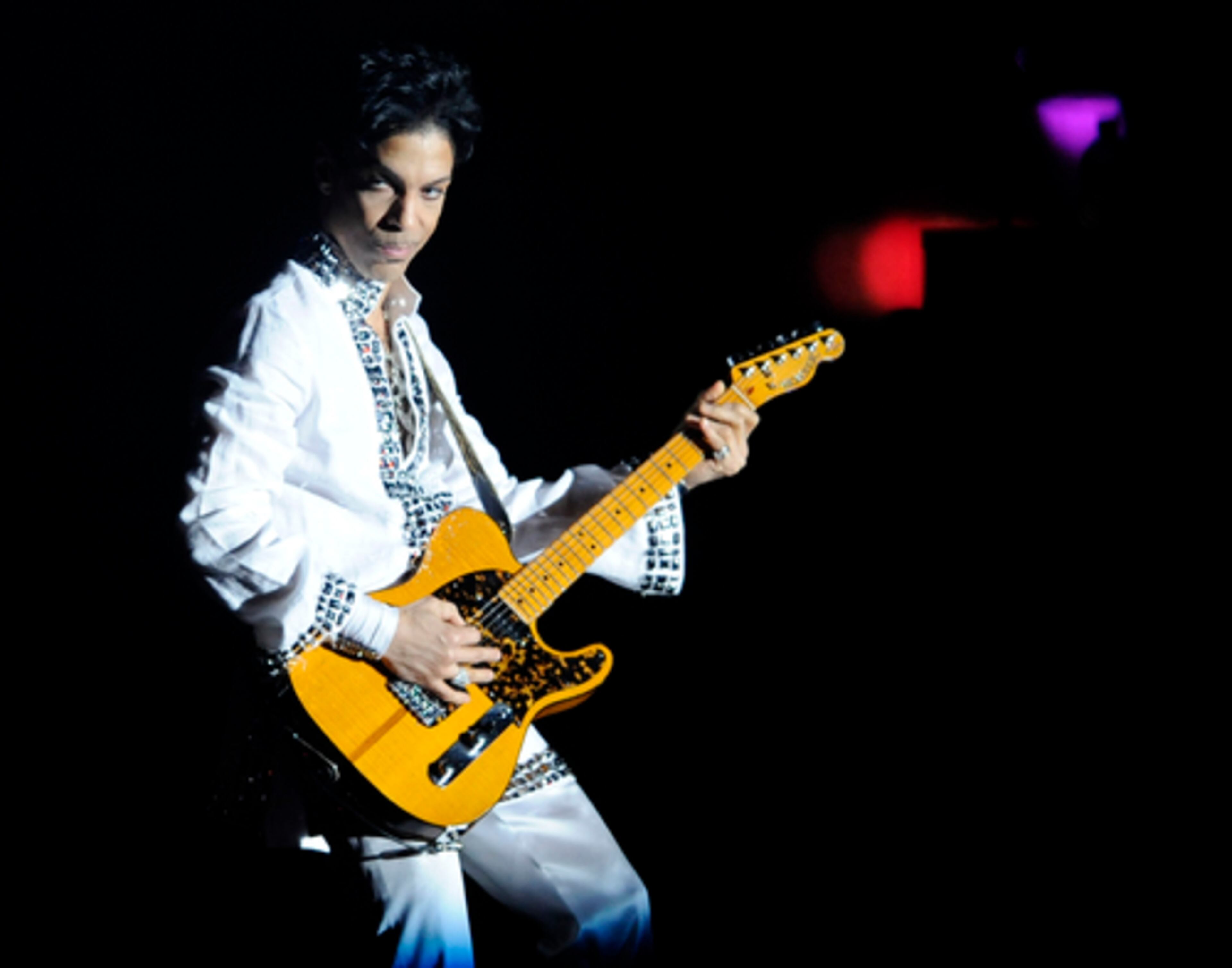 AP Entertainment Writer Jake Coyle wrote that 'with some lyrics adjusted, a ripping guitar solo and extended falsetto crooning for a finale, Prince's "Creep" had the crowd slack-jawed.'