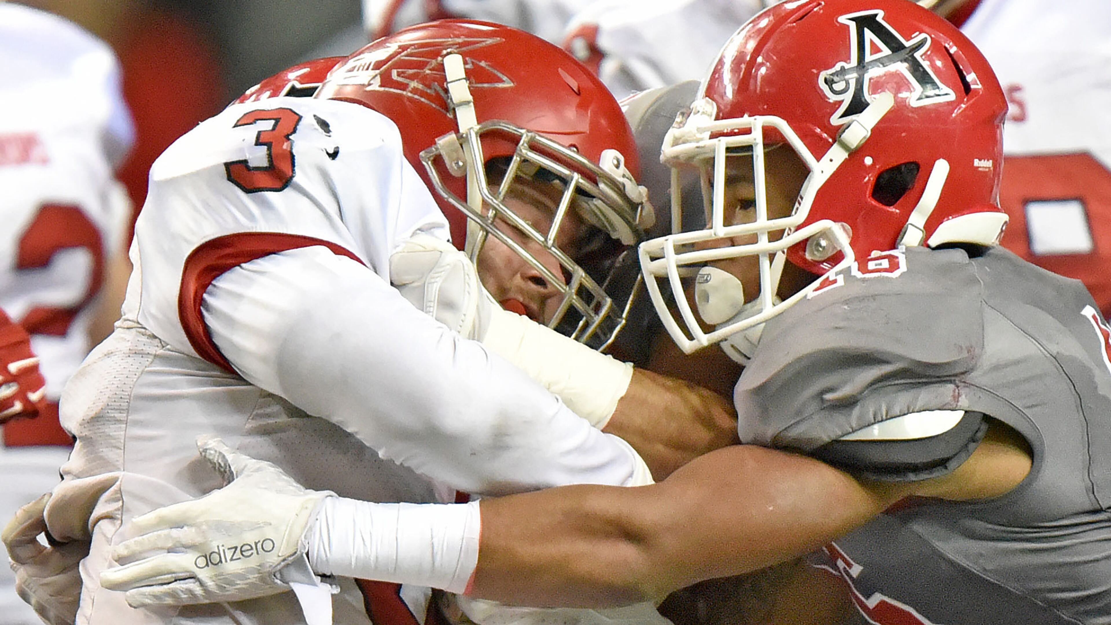 Glynn Academy and Allatoona meet in a rematch of the 2015 Class AAAAA state championship game. (Hyosub Shin/AJC)