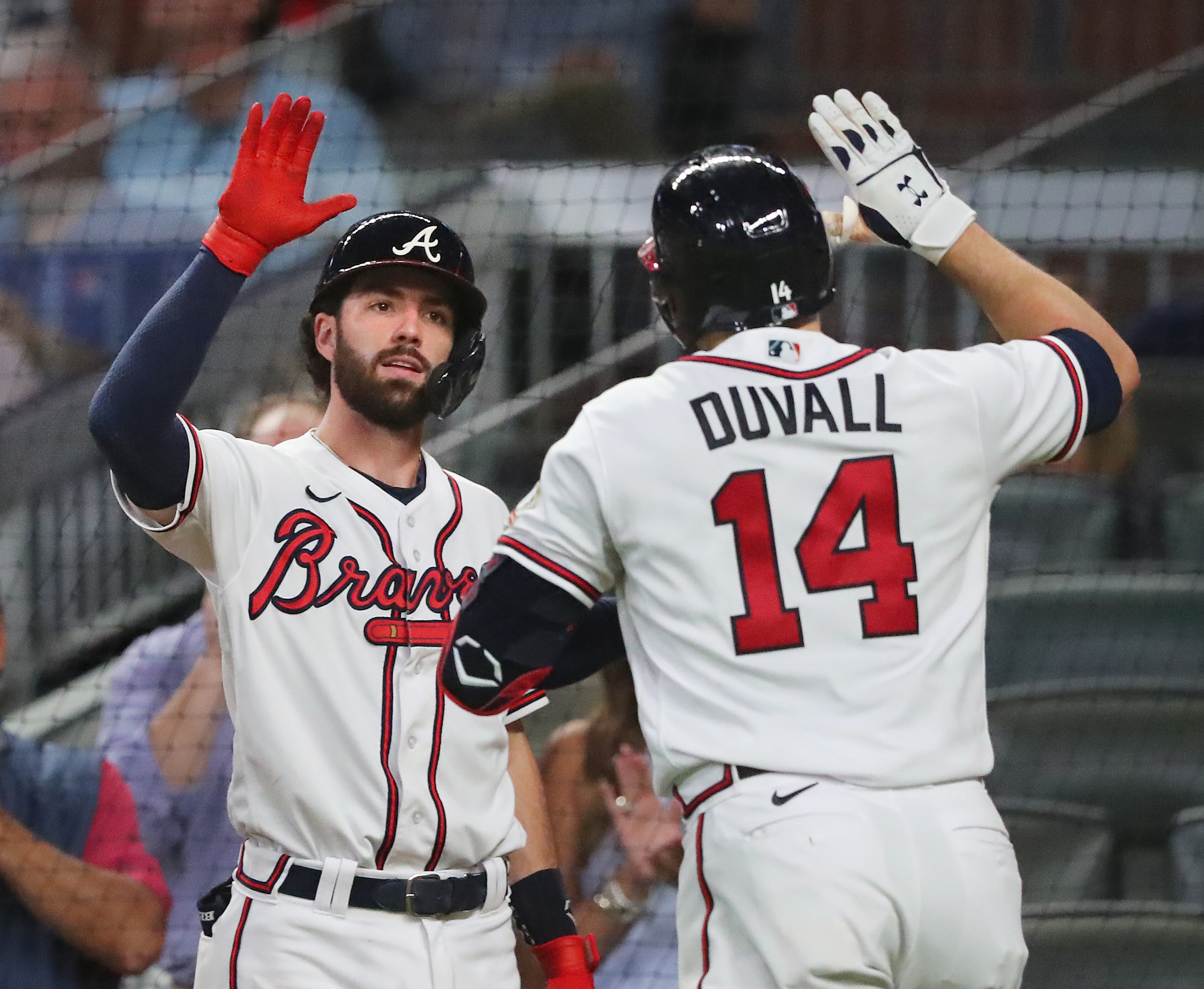 Atlanta Braves outfielder Adam Duvall (right) gets five from Dansby Swanson after hitting a solo homer. “Curtis Compton / Curtis.Compton@ajc.com”