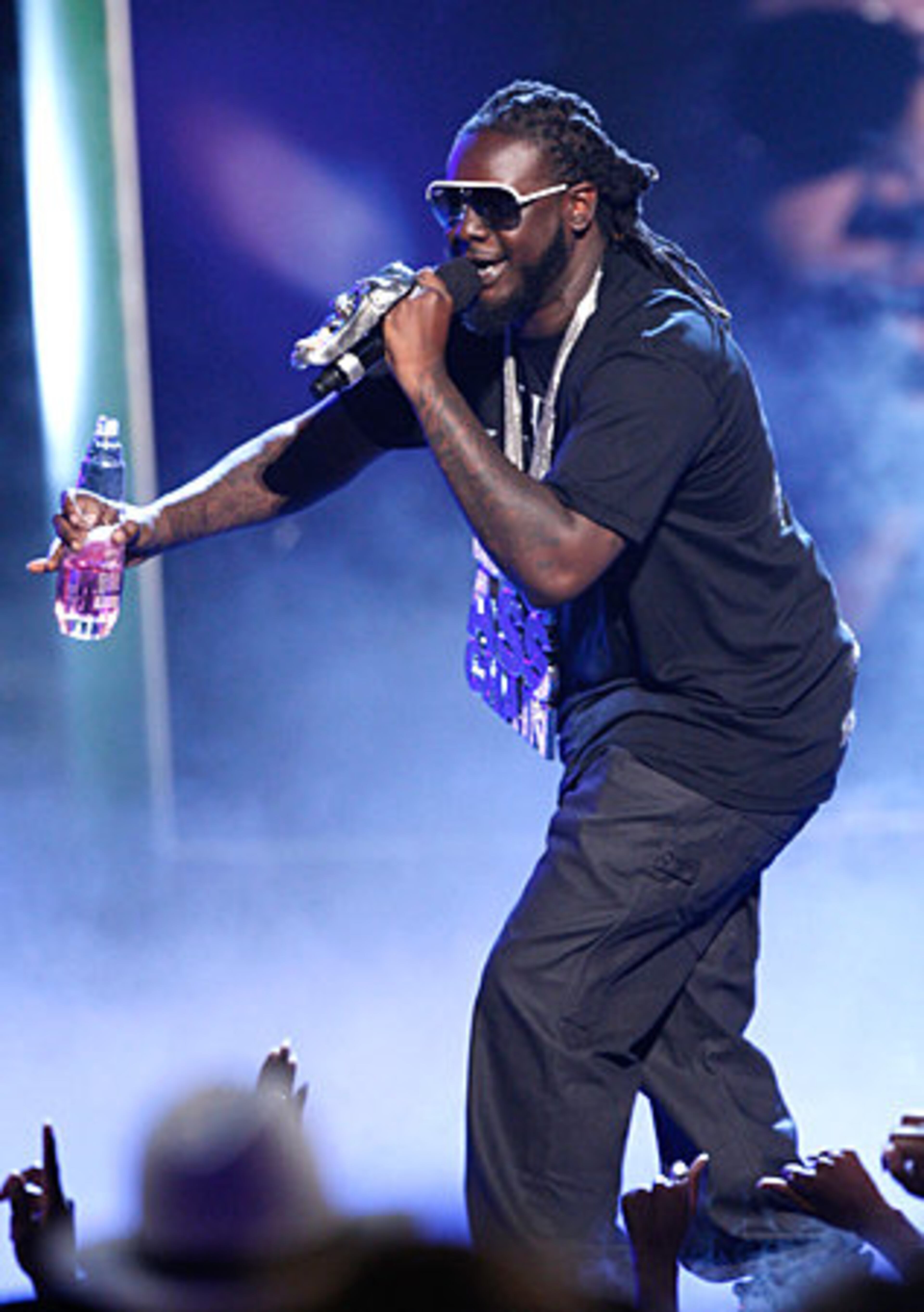 Rap Artist T-Pain performs onstage with Jamie Foxx.