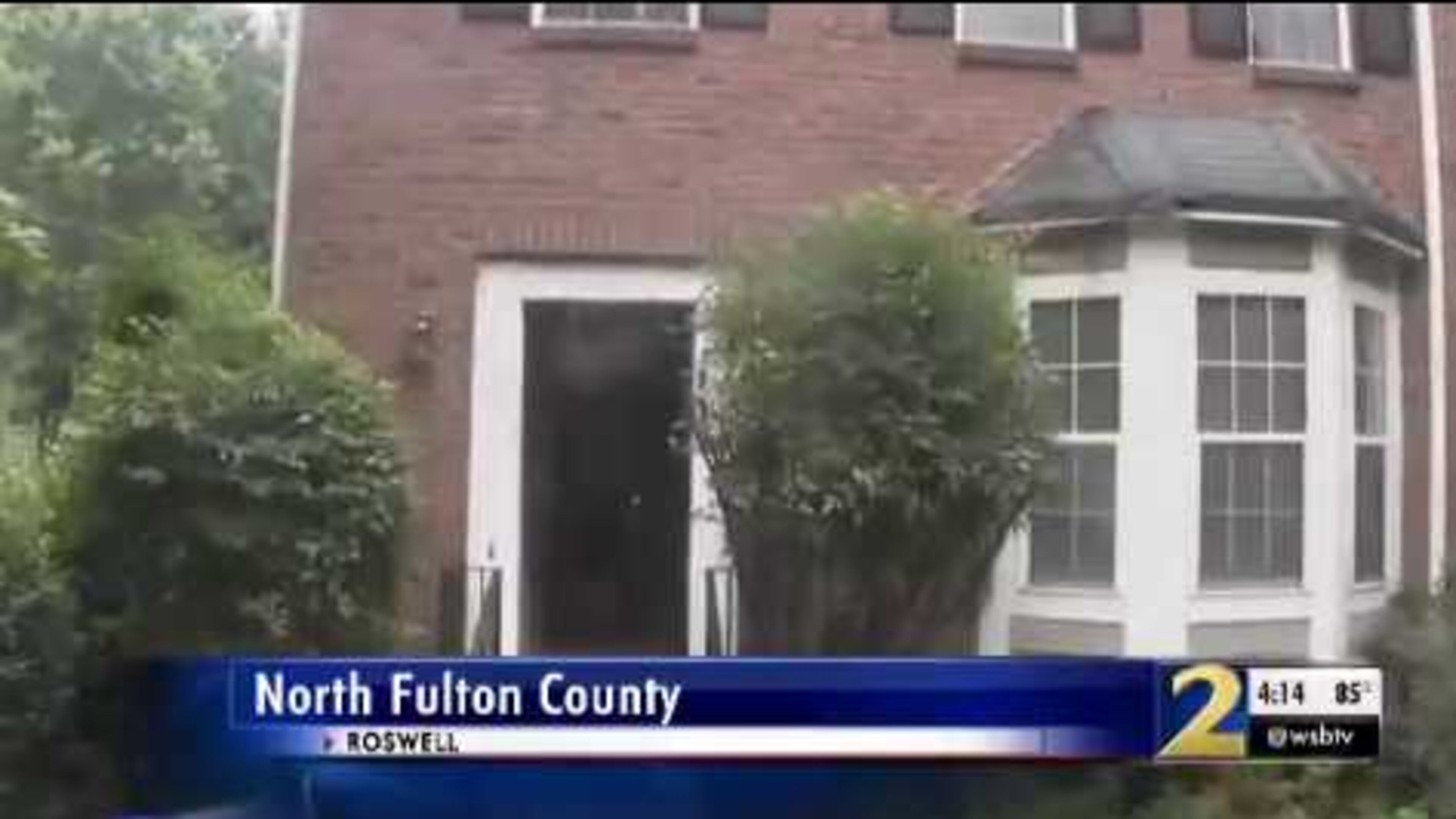 Police say that a man kicked in a woman's door in a possible attempted robbery last week in Roswell. Police only have a vague description of the suspect.