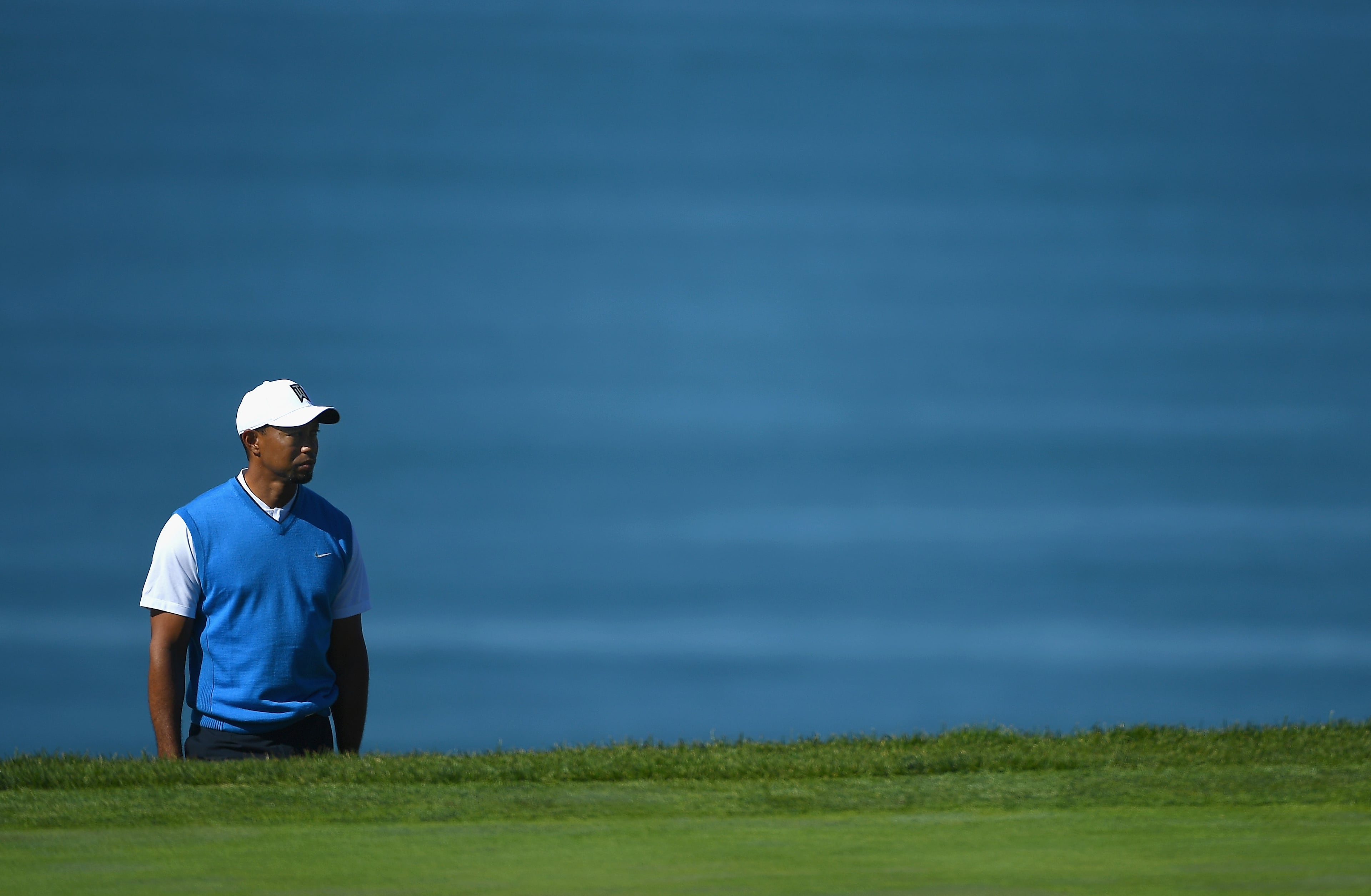SAN DIEGO, CA - JANUARY 26: Tiger Woods prepares to putt on the fourth hole during the first round of the Farmers Insurance Open at Torrey Pines South on January 26, 2017 in San Diego, California. (Photo by Donald Miralle/Getty Images)