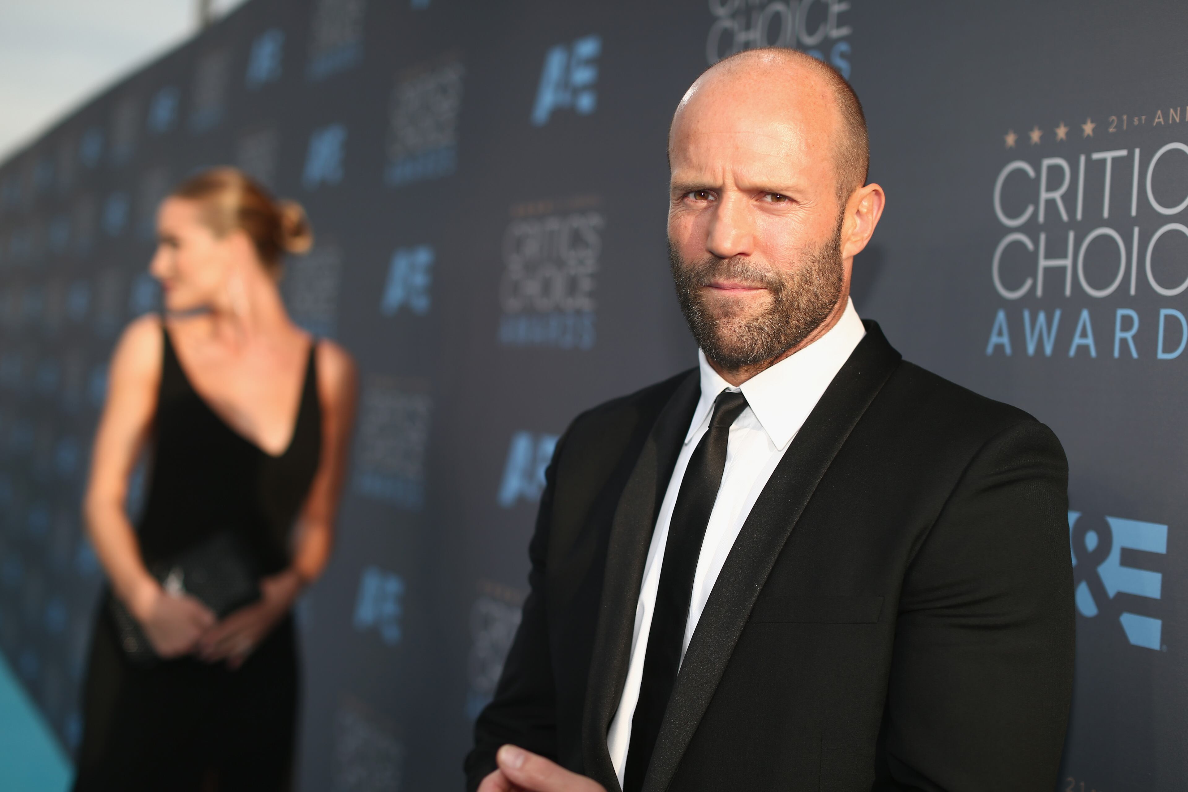 SANTA MONICA, CA - JANUARY 17: Actors Rosie Huntington-Whiteley (L) and Jason Statham attend the 21st Annual Critics' Choice Awards at Barker Hangar on January 17, 2016 in Santa Monica, California. (Photo by Christopher Polk/Getty Images for The Critics' Choice Awards)