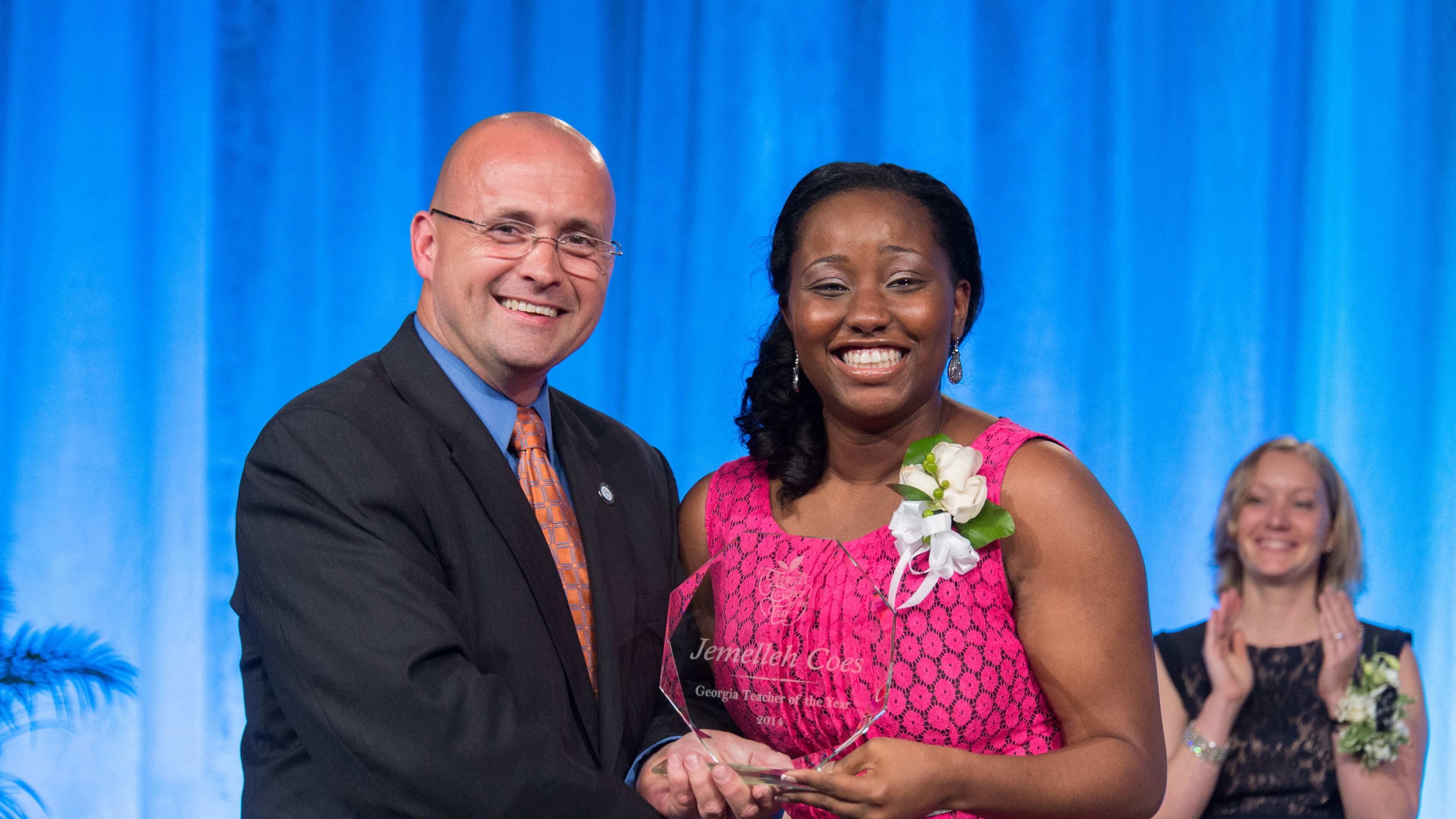 Dr. John Barge names Jemelleh Coes Georgia Teacher of the Year in 2014. (DOE)