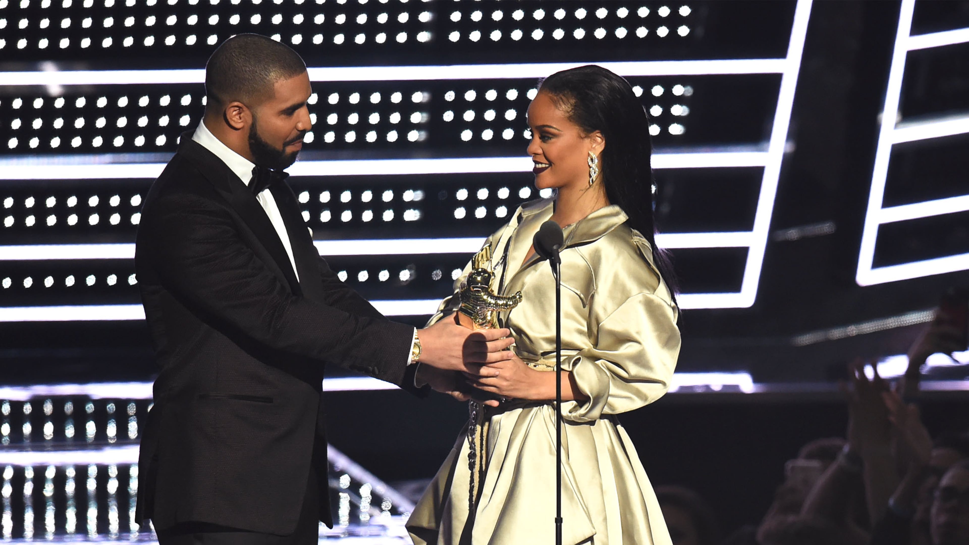 NEW YORK, NY - AUGUST 28: Drake presents Rihanna with the The Video Vanguard Award during the 2016 MTV Video Music Awards at Madison Square Garden on August 28, 2016 in New York City. (Photo by Michael Loccisano/Getty Images)