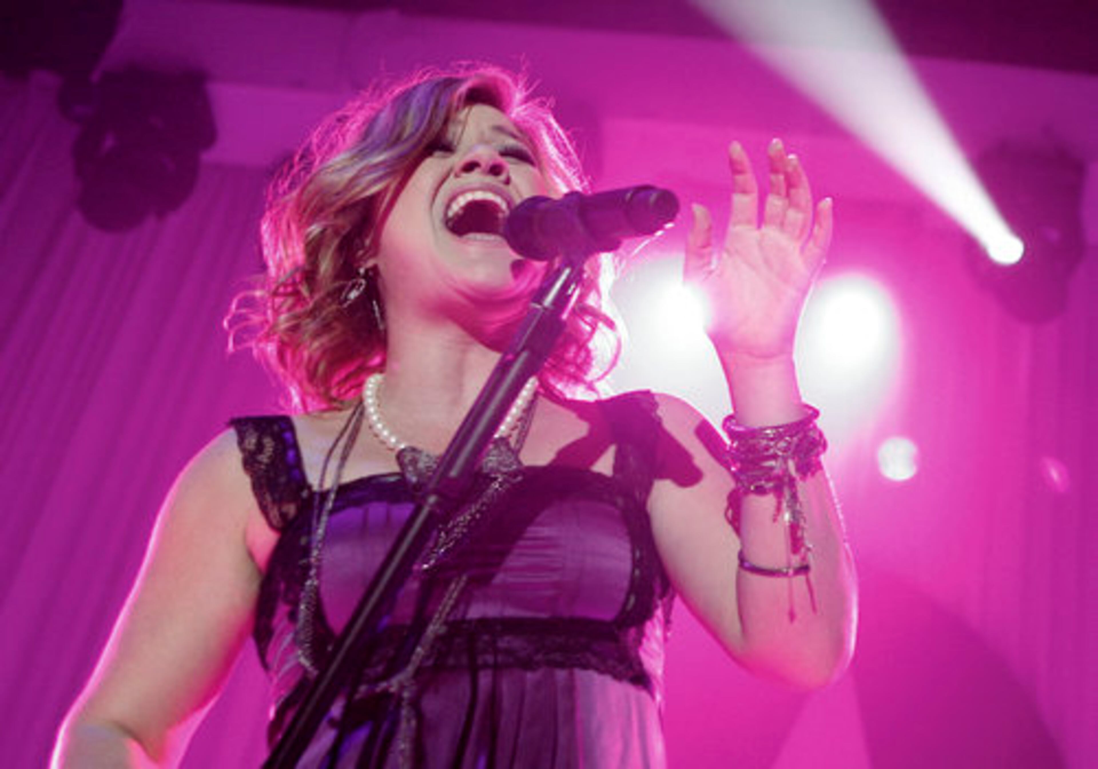 Normally known for her power-pop songs, "American Idol" alum Kelly Clarkson just scored her second country hit with "Don't You Wanna Stay," a duet with Jason Aldean. Other pop artists have strayed into honky-tonk with decidedly mixed results.