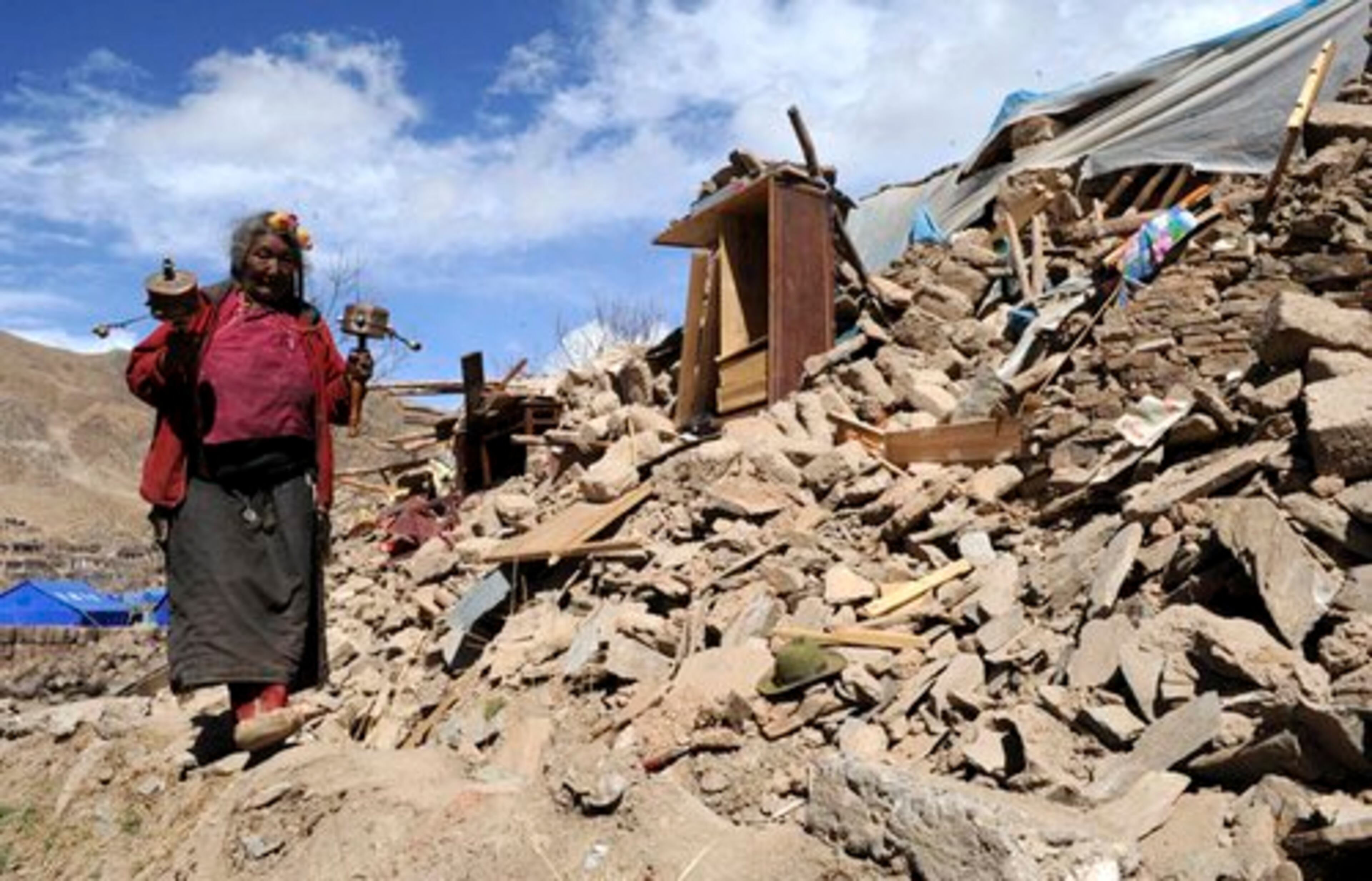 April 4, Qinghai, China - More than 2,200 people are killed after a powerful 6.9 magnitude quake struck Yushu county, northwest China's Qinghai Province.