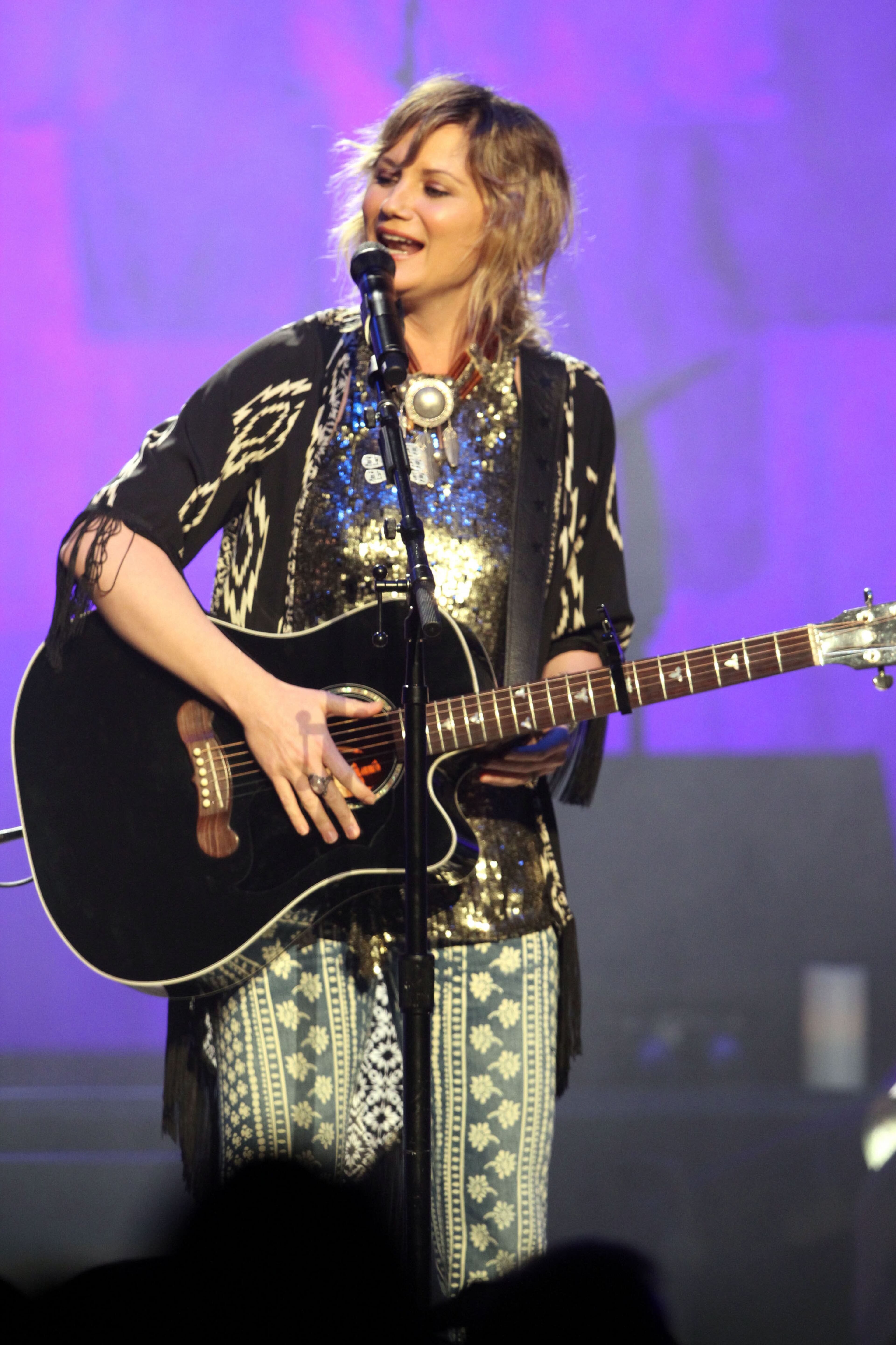 Georgia native and Sugarland vocalist Jennifer Nettles played to a nearly sold out Fox Theatre Saturday night on her solo tour. Singer-songwriter Brandy Clark opened the show.