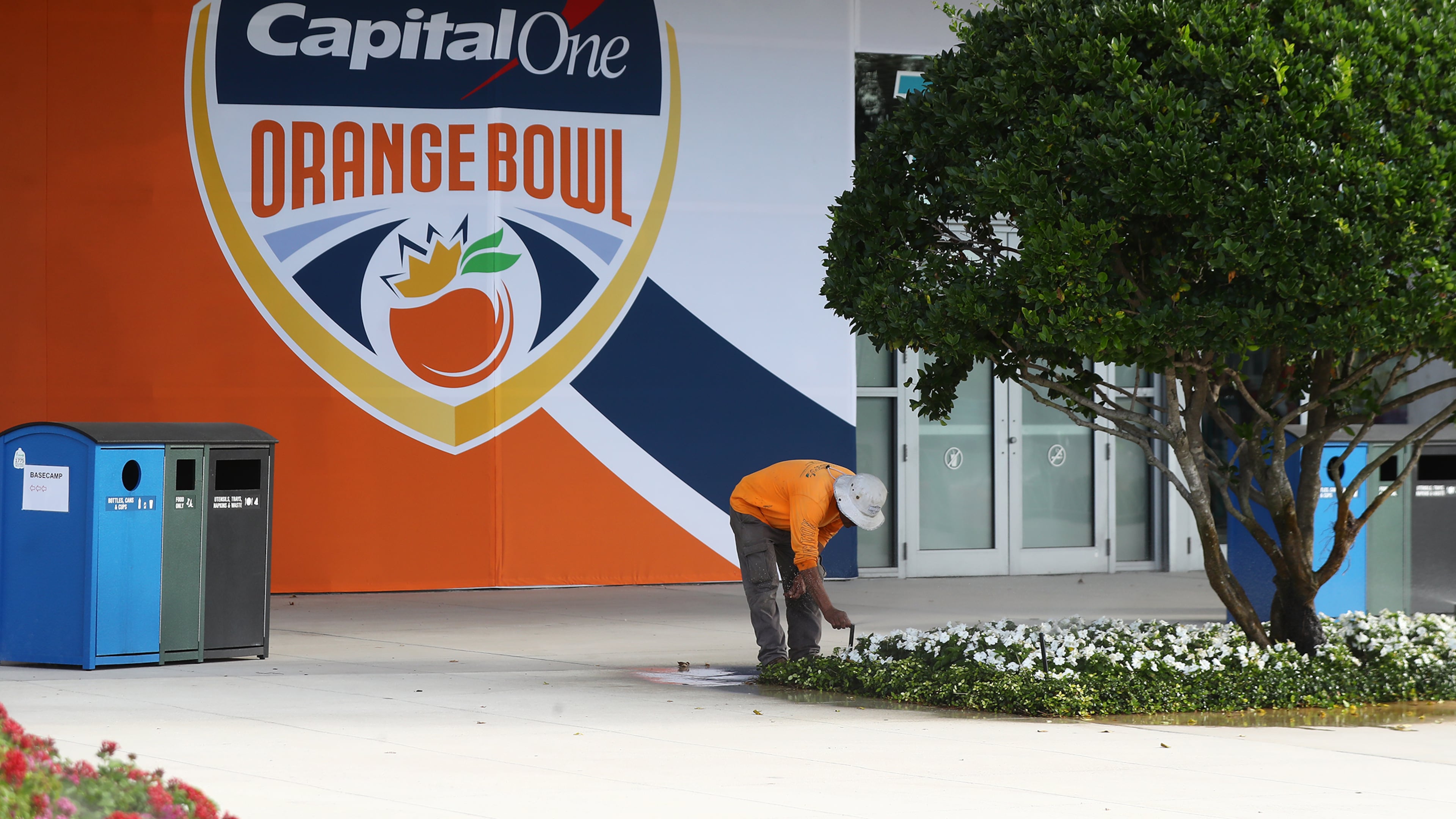 122921 Miami Gardens: A worker tends to a flower bed outside Hard Rock Stadium on Wednesday, Dec 29, 2021, where Georgia will play Michigan in the Orange Bowl CFP Semifinal in Miami Gardens. “Curtis Compton / Curtis.Compton@ajc.com”`