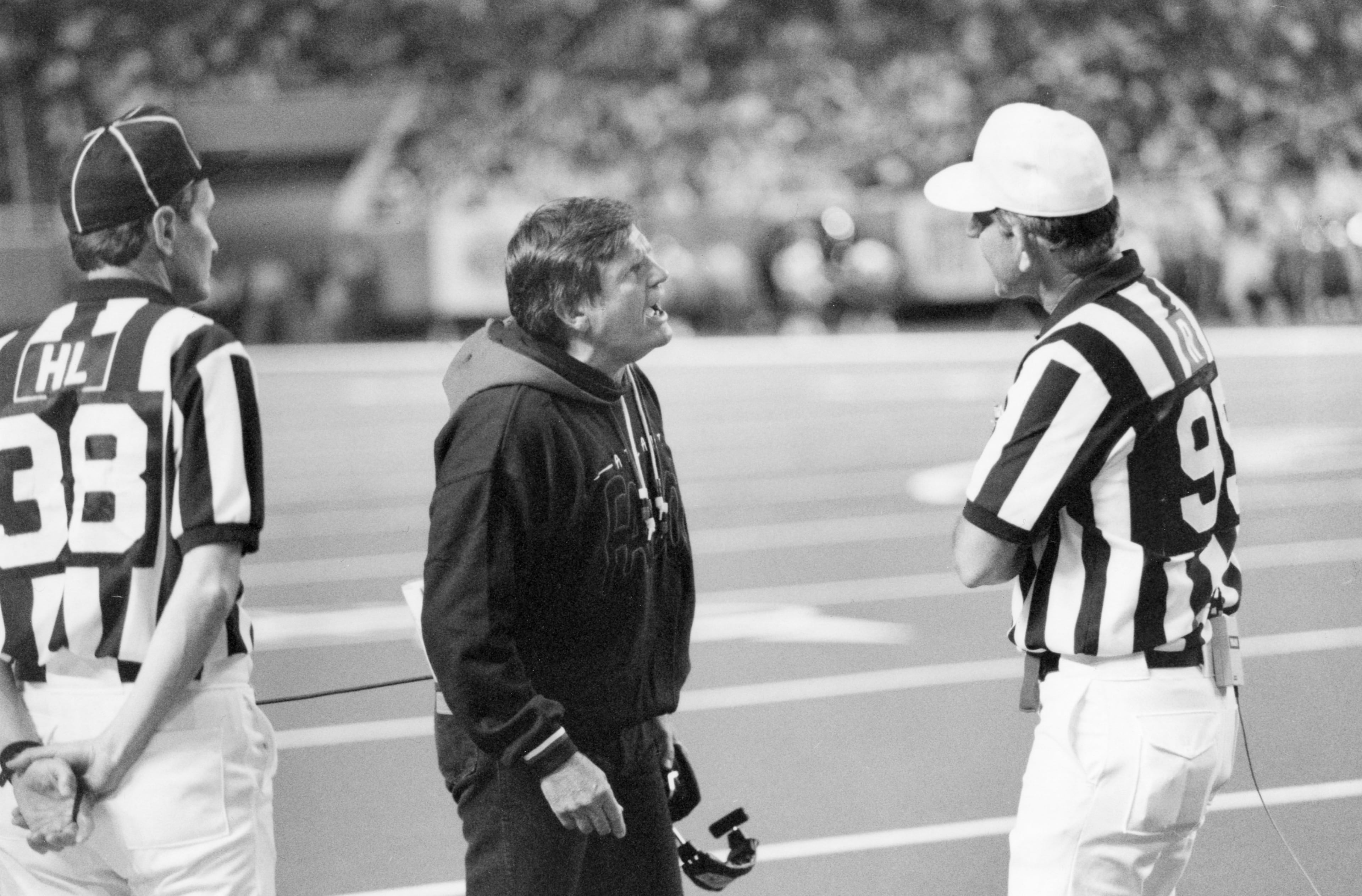 Glanville argues with a referee in 1993. AJC file photo