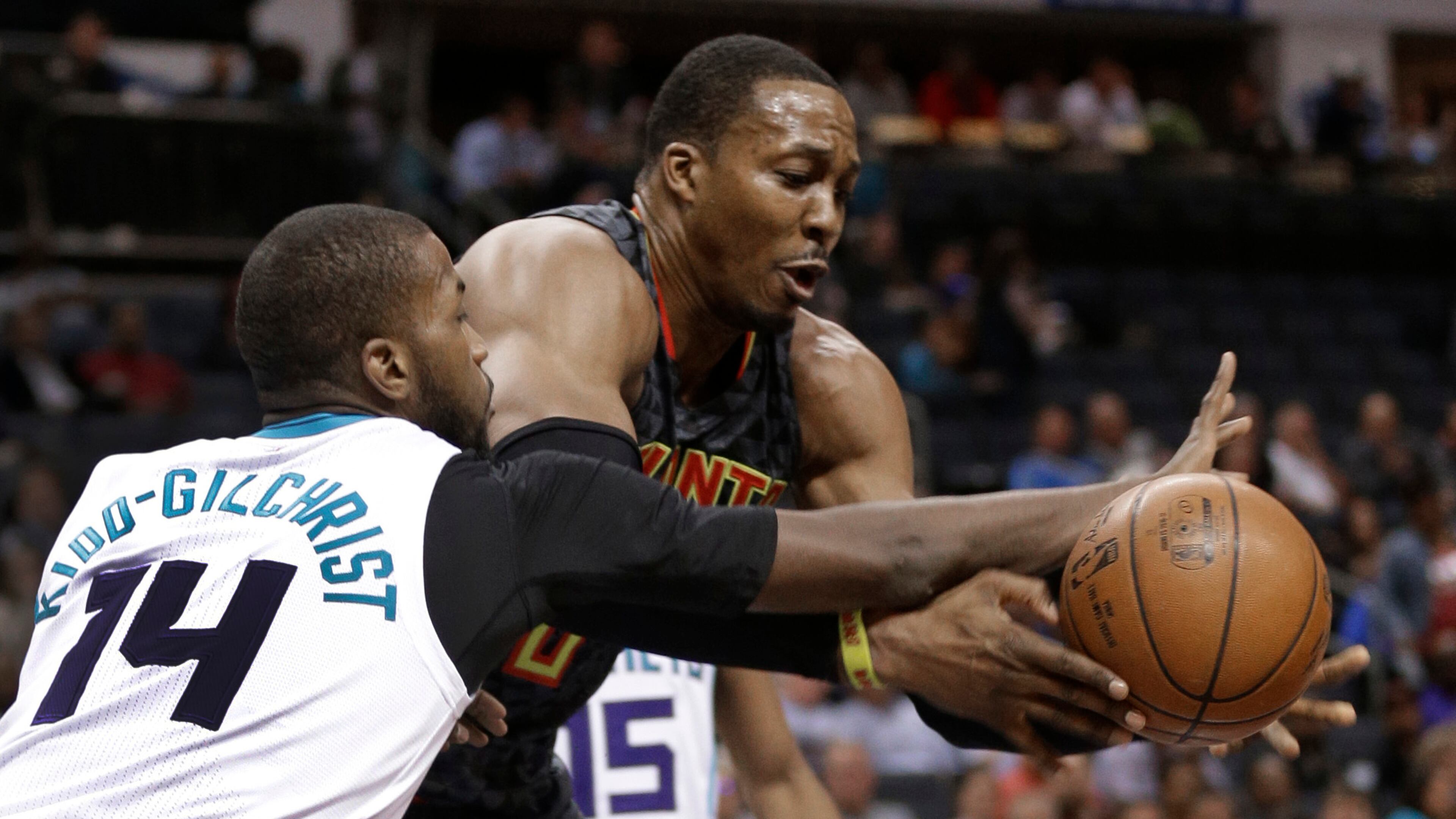 Atlanta Hawks’ Dwight Howard, right, and Michael Kidd-Gilchrist, left, chase a loose ball during the first half of an NBA basketball game in Charlotte, N.C., Monday, March 20, 2017. (AP Photo/Chuck Burton)