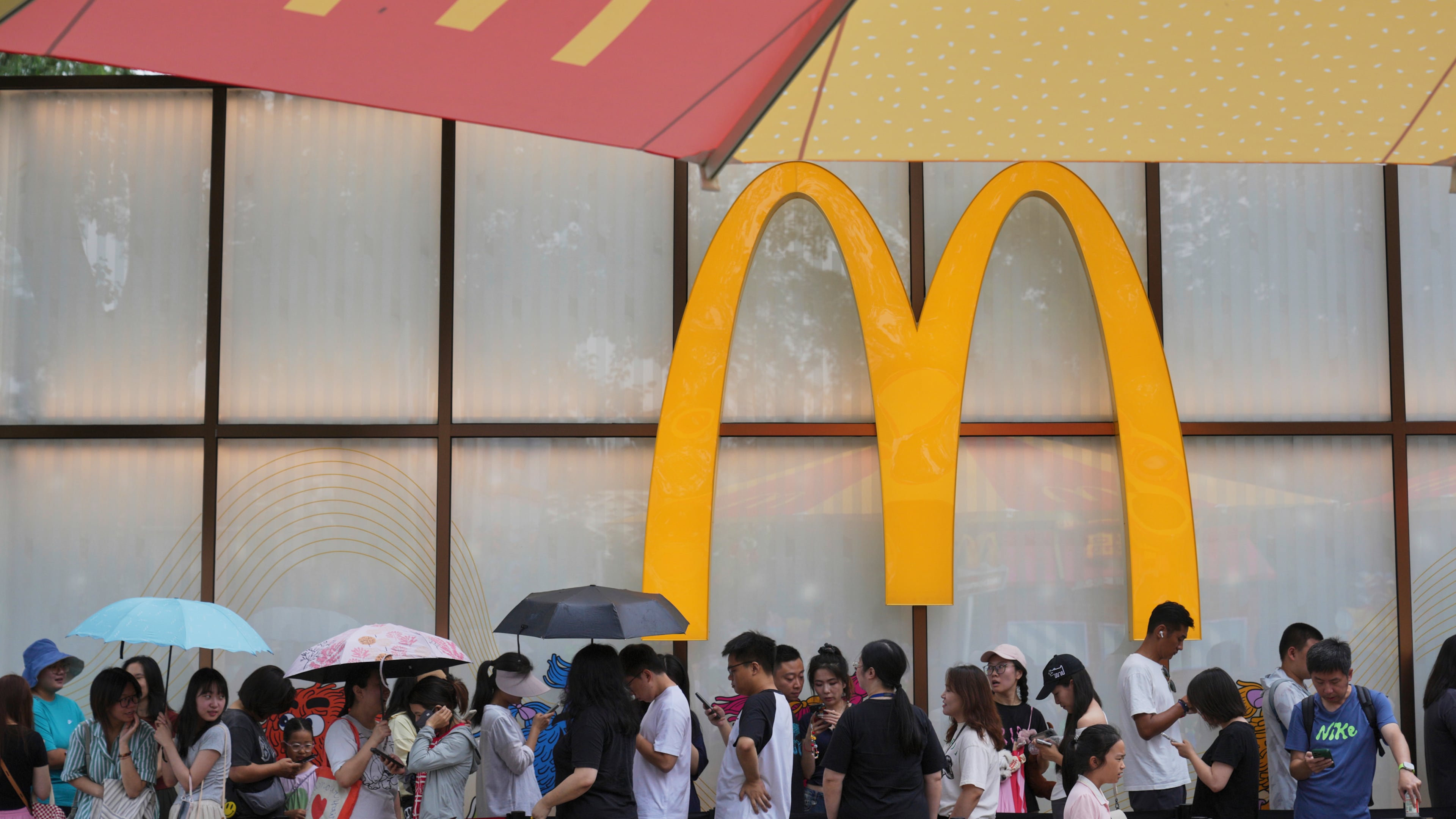 FILE - People line up to enter a McDonald's restaurant in Beijing on Aug. 20, 2025. (AP Photo/Andy Wong, File)