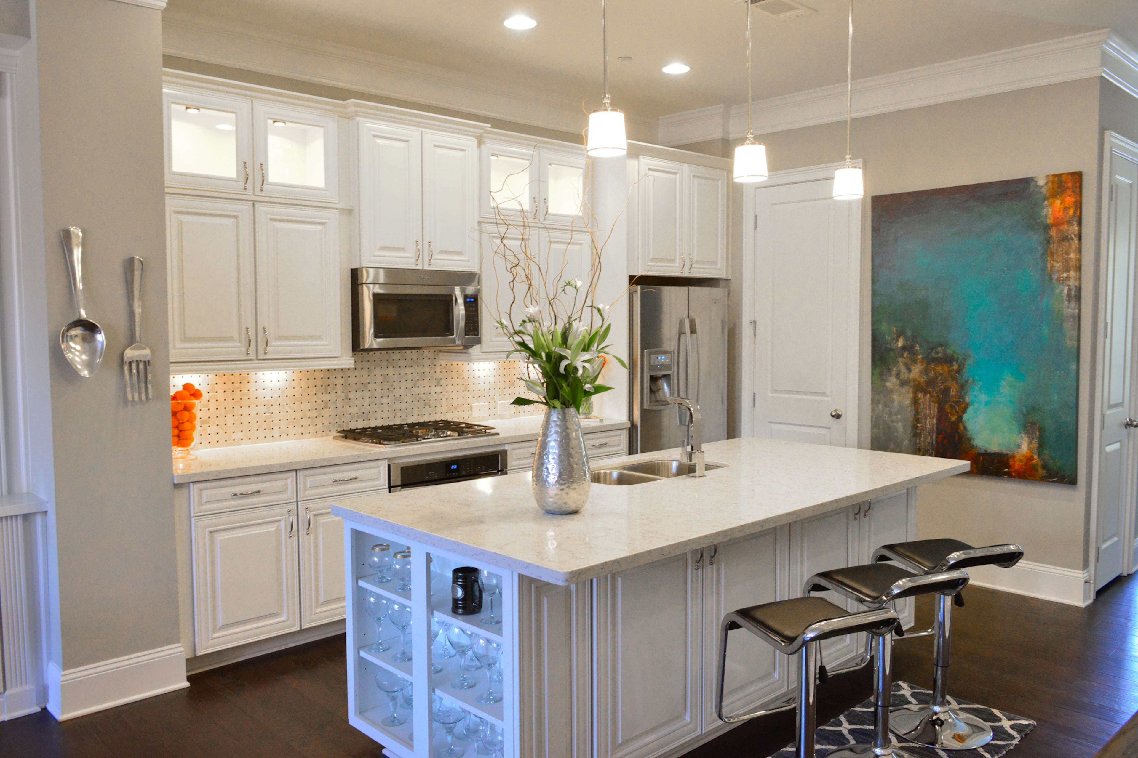 It's easy for Johnny Carino, namesake of the Johnny Carino's Italian restaurants, to speak to guests and for them to watch him cook in the kitchen, he said. The kitchen, which is open to the living room, is more functional that he had in previous condos in Texas, he said.