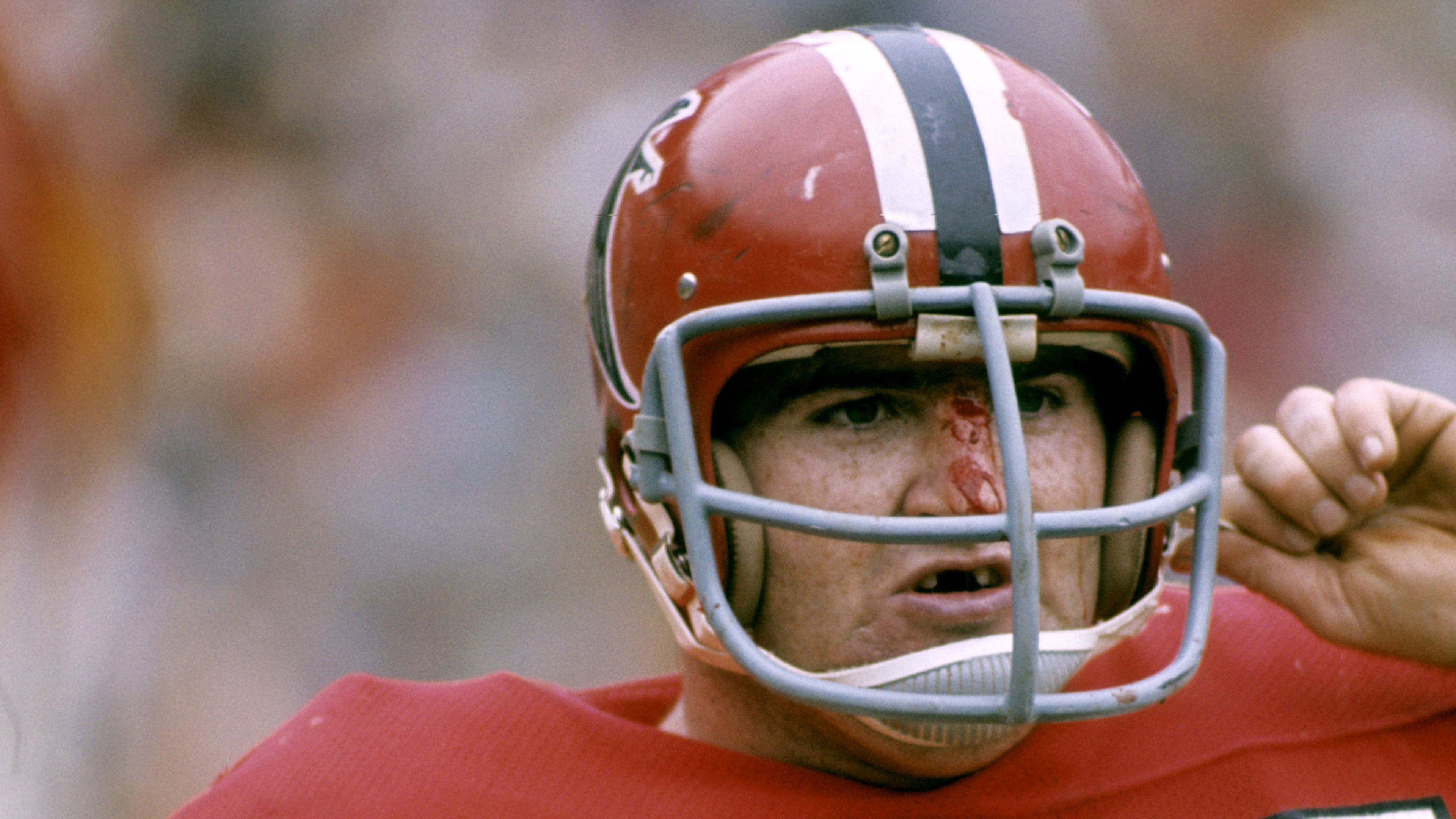 Atlanta Falcons center Jeff Van Note during a 1973 game. Jeff Van Note - Atlanta Falcons - File Photo (AP Photo/NFL Photos)