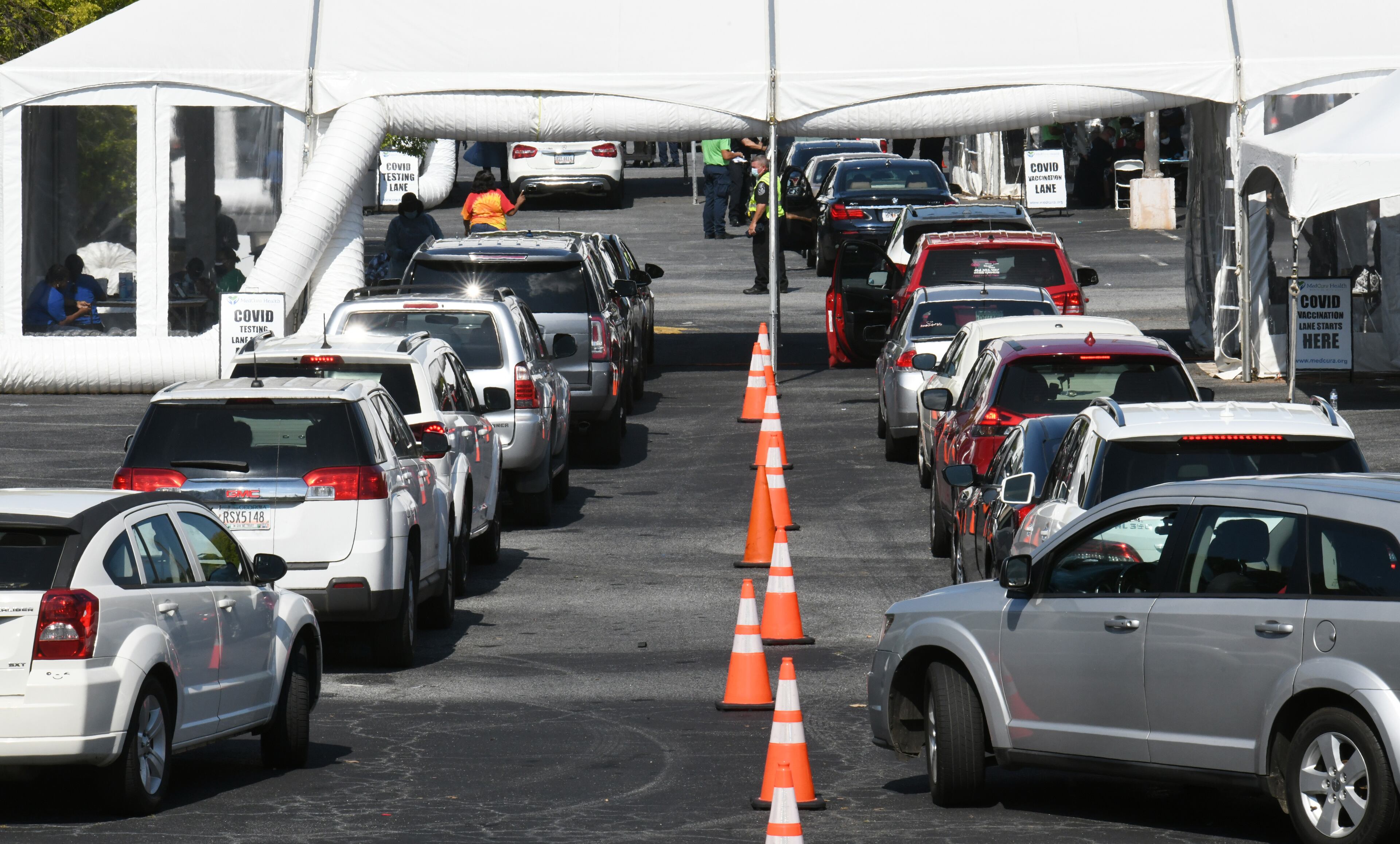 More than 1,100 people received COVID-19 vaccinations -- and $100 prepaid debit cards -- at The Gallery at South DeKalb on Saturday, Aug. 13. (Hyosub Shin / Hyosub.Shin@ajc.com)