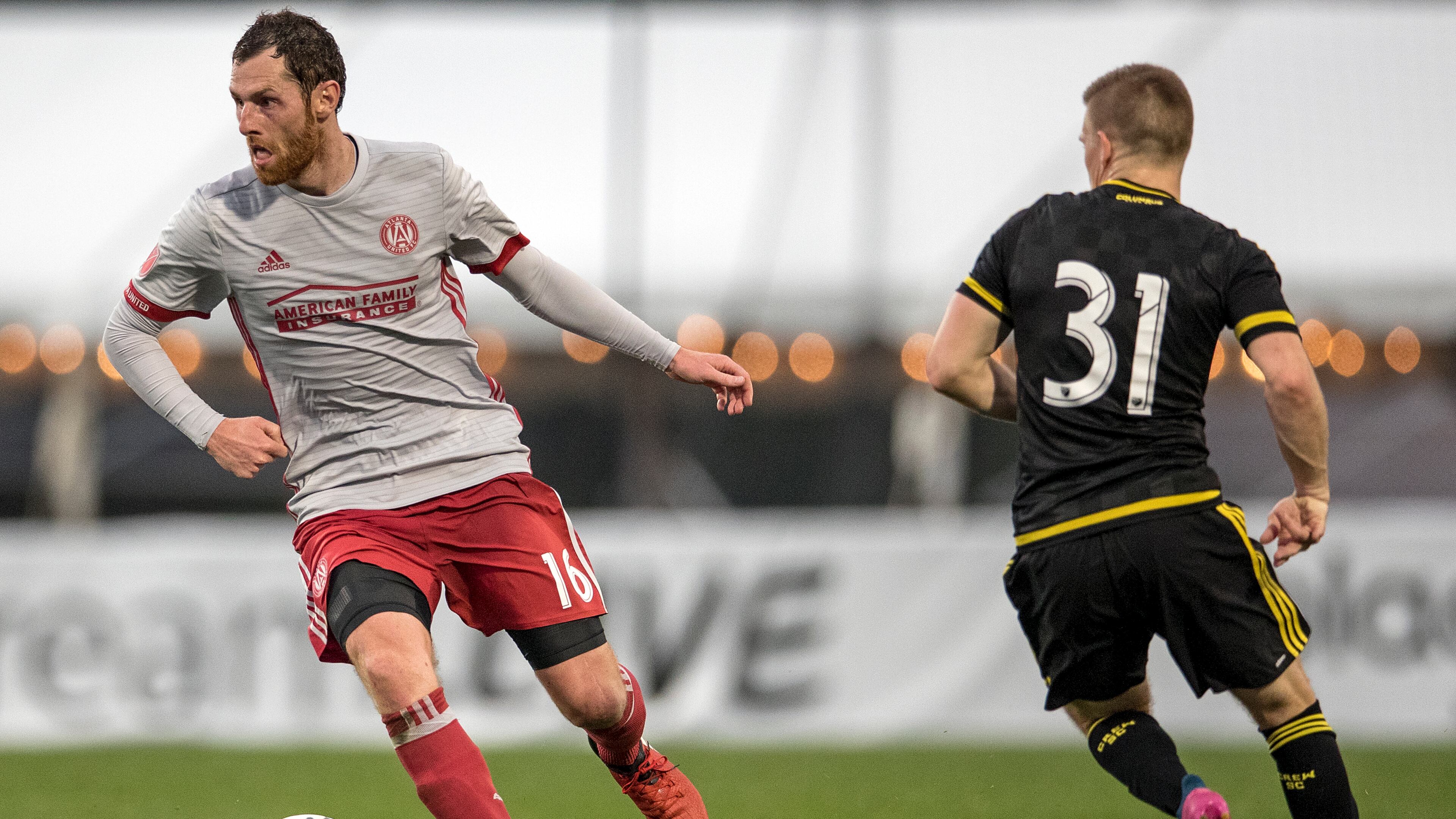 Charleston, South Carolina - February 18, 2017: United midfielder Chris McCann (#16) looks for an outlet Saturday, Feb. 18, 2017 in Charleston. (Photo by Alex Holt)