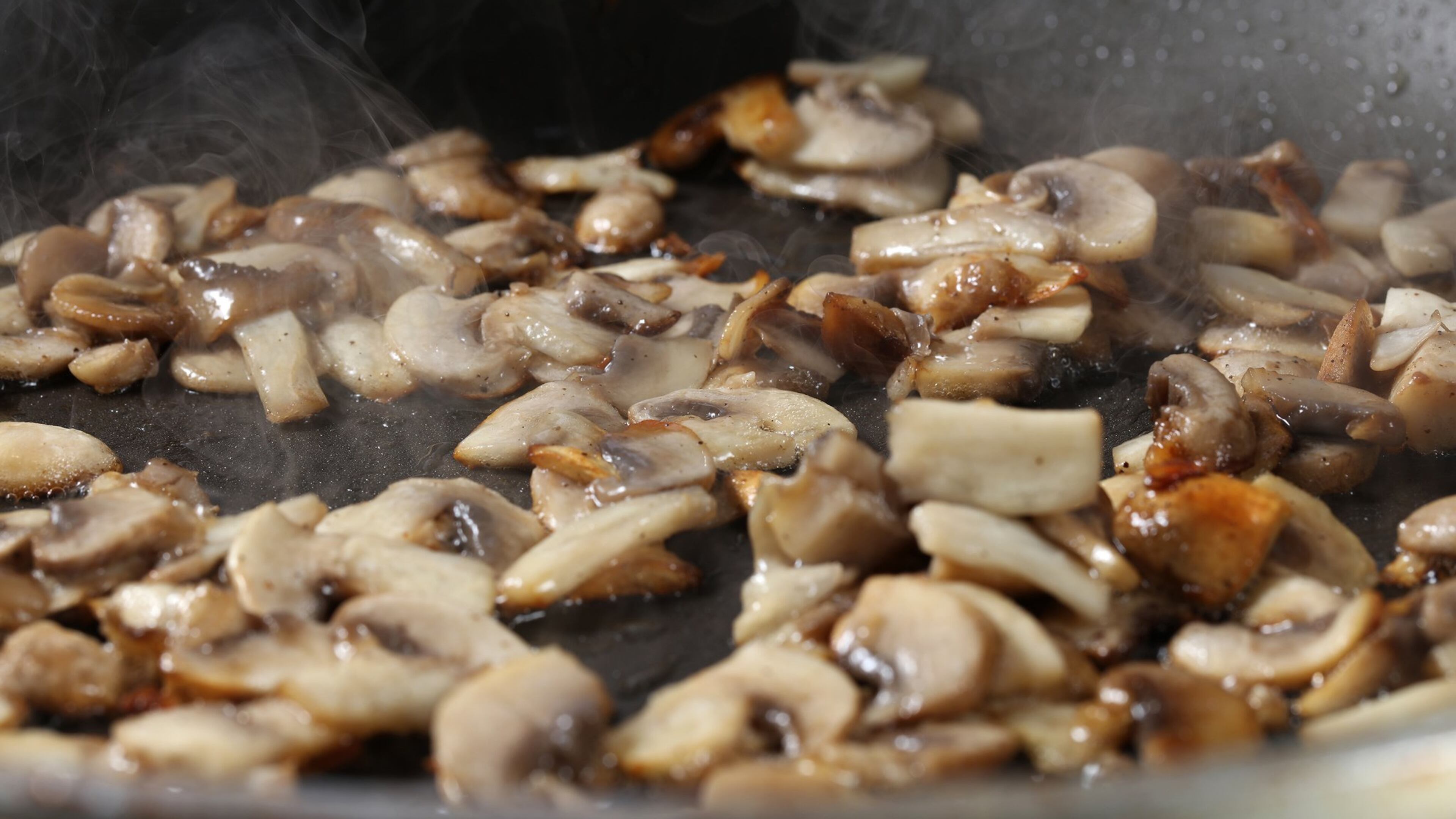 Once you add the ‘shrooms to the pan, don’t touch them until they begin to brown. (Abel Uribe/Chicago Tribune/TNS)