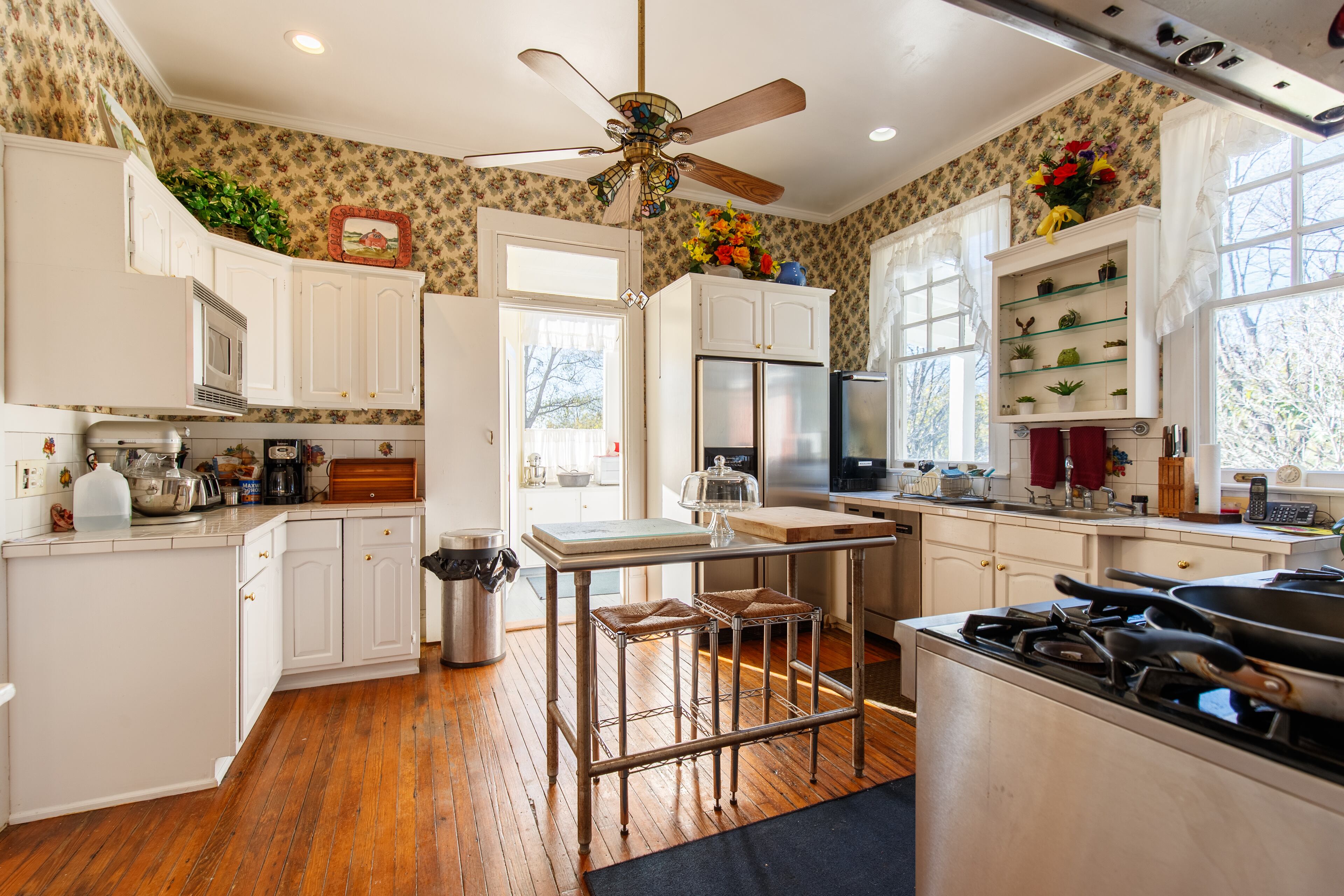 Located at 8355 Old Madison Road, this Quitman, Georgia estate is currently on the market for $2,100,000.
Courtesy of David Burnett and the Canopy Realty Group