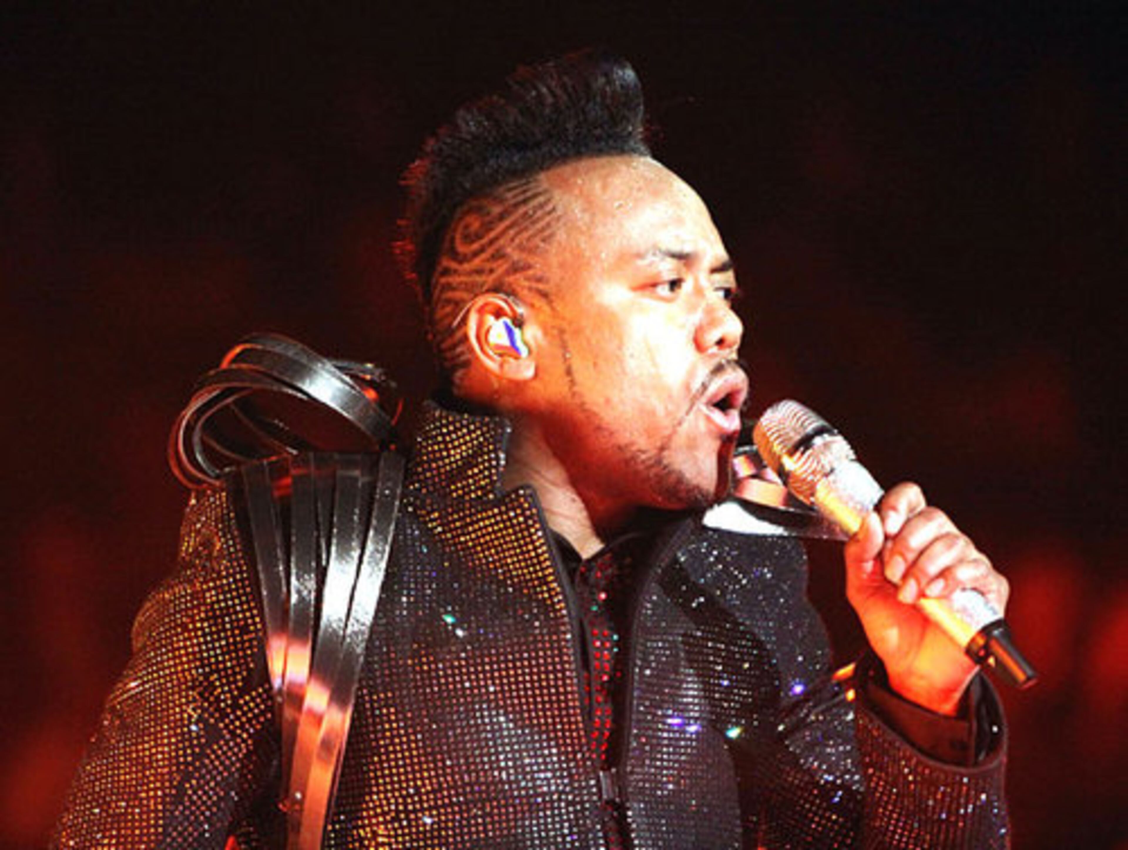 apl.de.ap makes sure you get his good side.