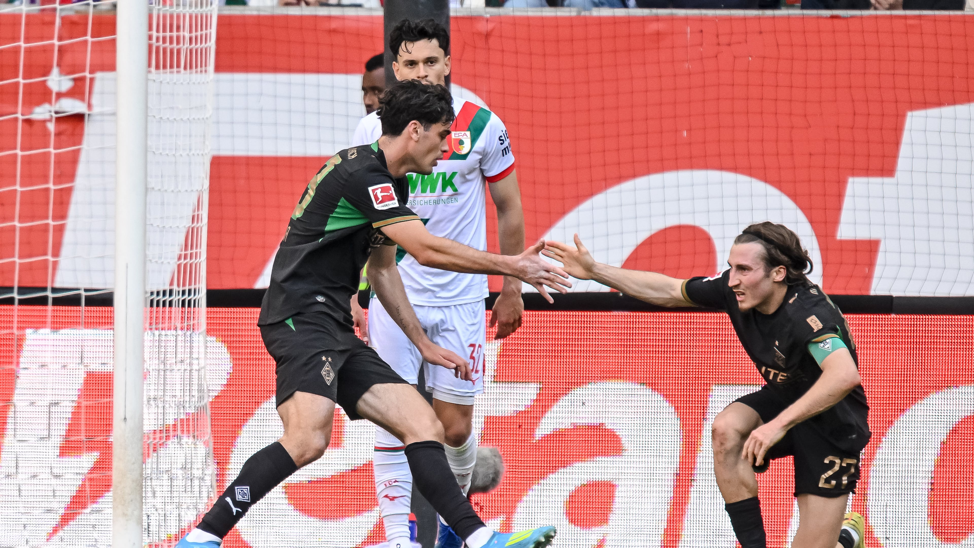 Moenchengladbach's Gio Reyna and Rocco Reitz high-five after the Reyna made a goal during a German Bundesliga soccer match between Borussia Moenchengladbach and FC Augsburg on Saturday, May 9, 2026, in Augsburg, Germany. (Harry Langer/dpa via AP)