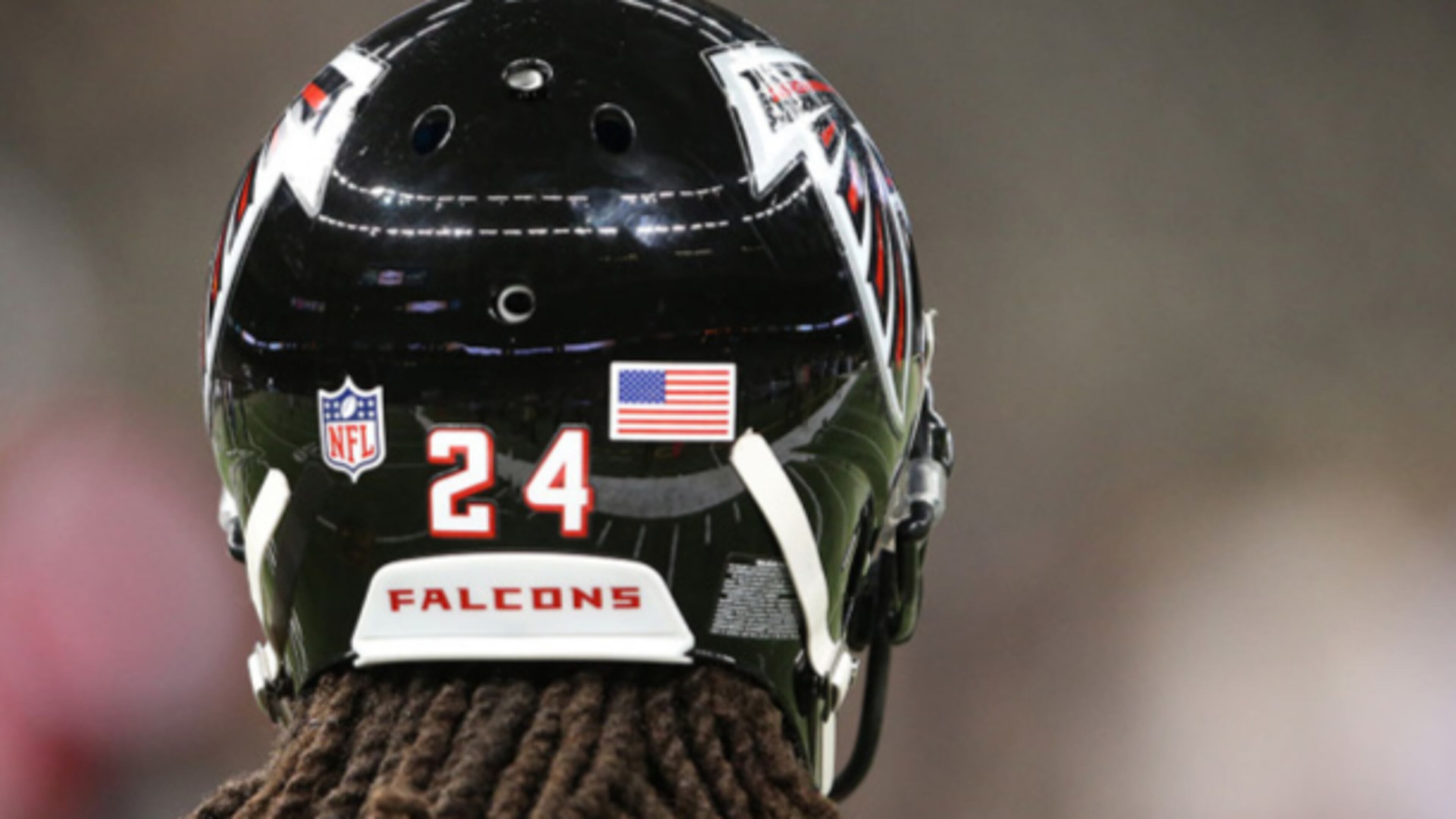 Atlanta Falcons running back Devonta Freeman (24) warms up before before an NFL football game against the New Orleans Saints, Thursday, Oct. 15, 2015, in New Orleans. (AP Photo/John Bazemore)