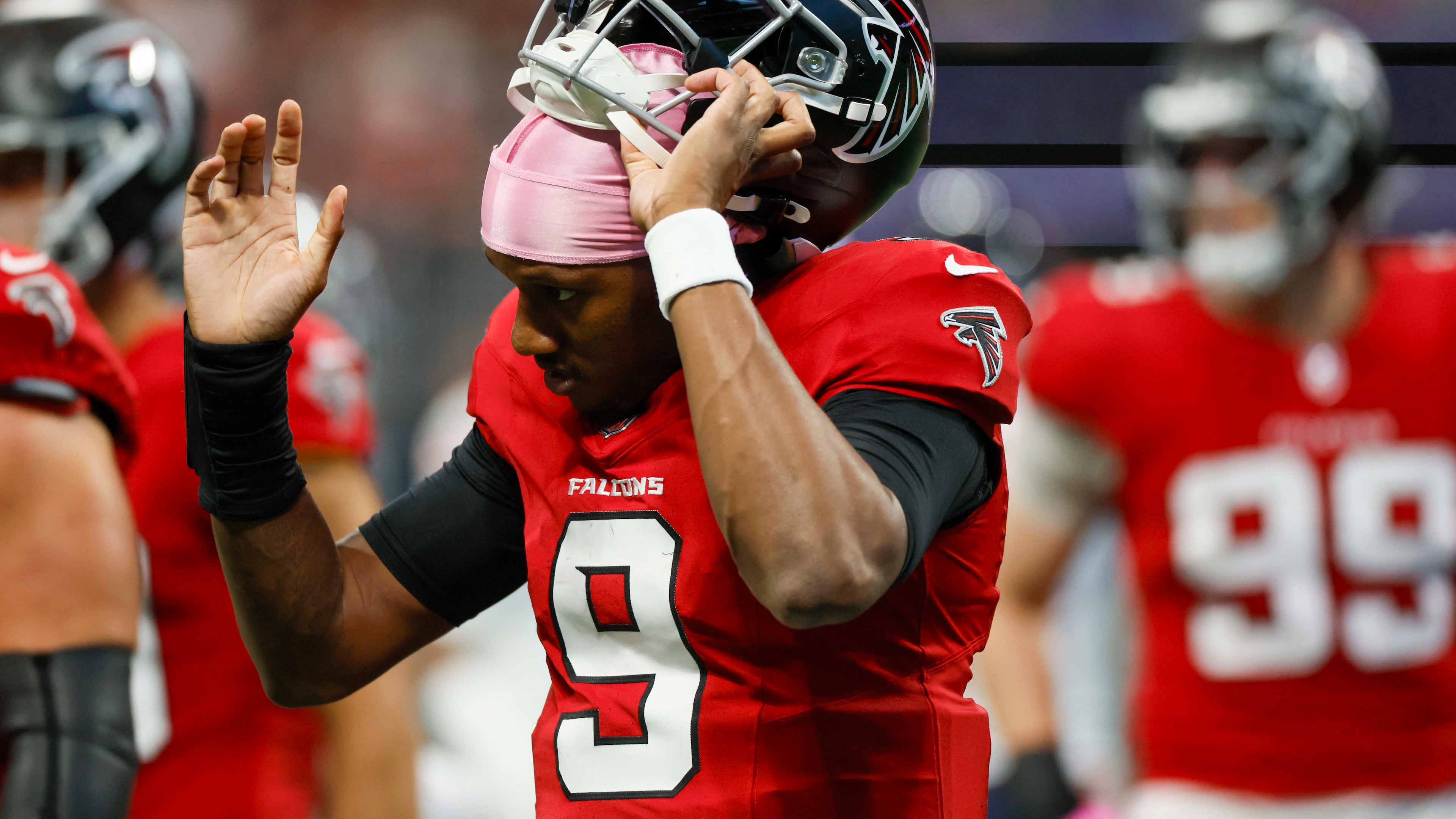 Atlanta Falcons quarterback Michael Penix Jr. removes his helmet after a play against the Chicago Bears at Mercedes-Benz Stadium in Atlanta, on Sunday, Oct. 18, 2026. (Miguel Martinez/AJC)