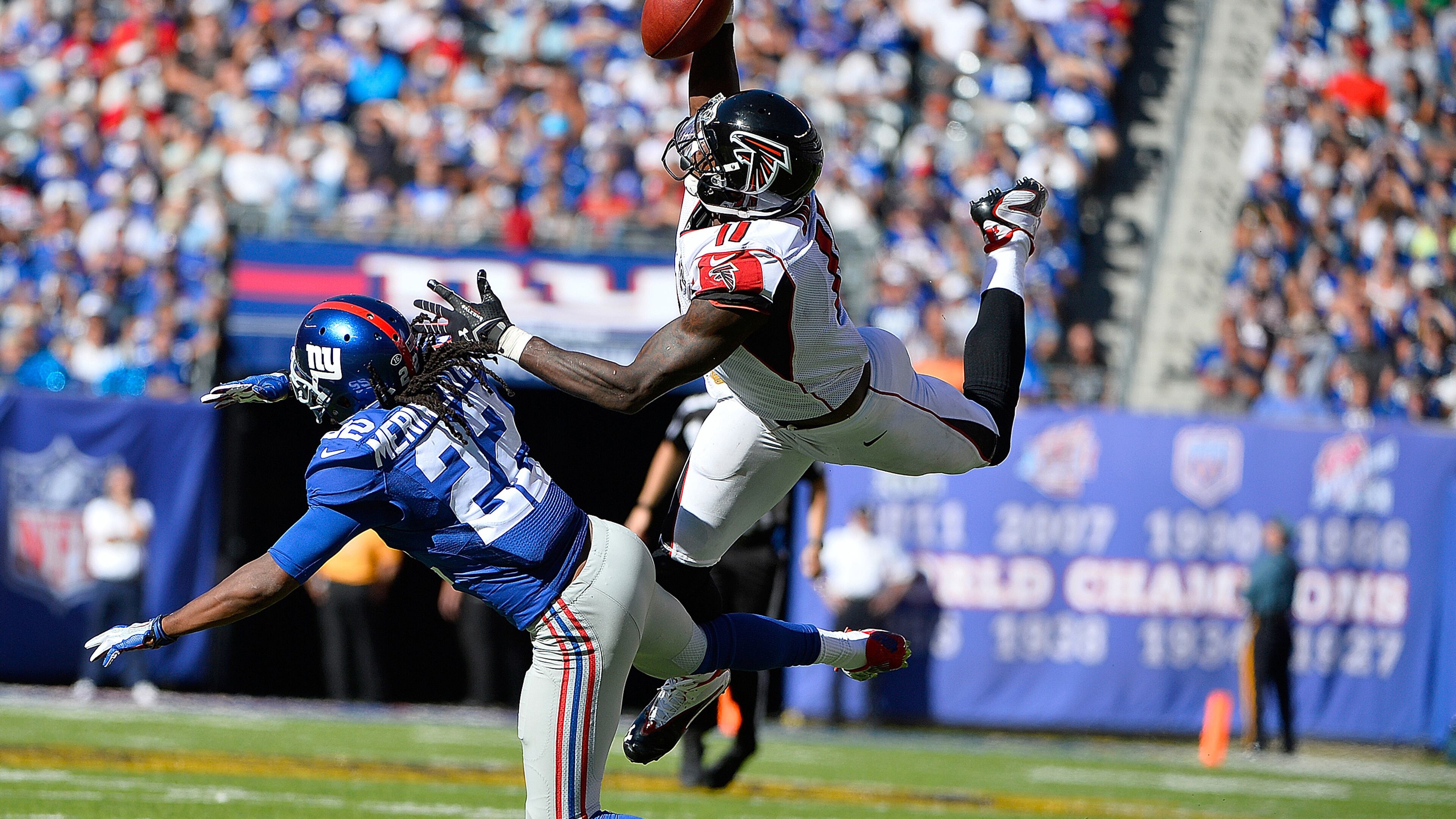 Julio Jones of the Atlanta Falcons makes a first down reception in the fourth quarter Sunday. The Falcons defeated the New York Giants 24-20. (Photo by Alex Goodlett/Getty Images)