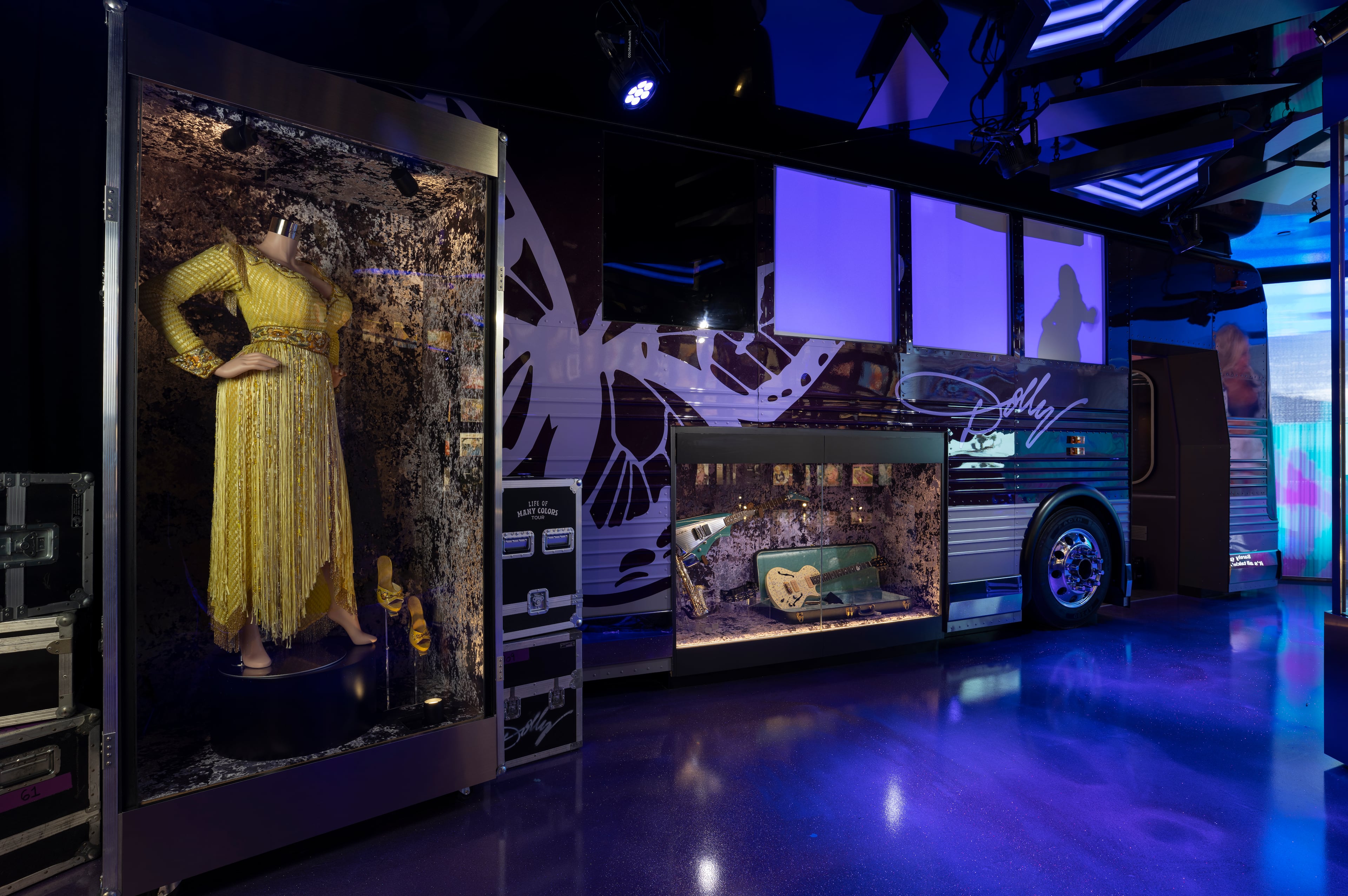 Dolly Parton tour bus