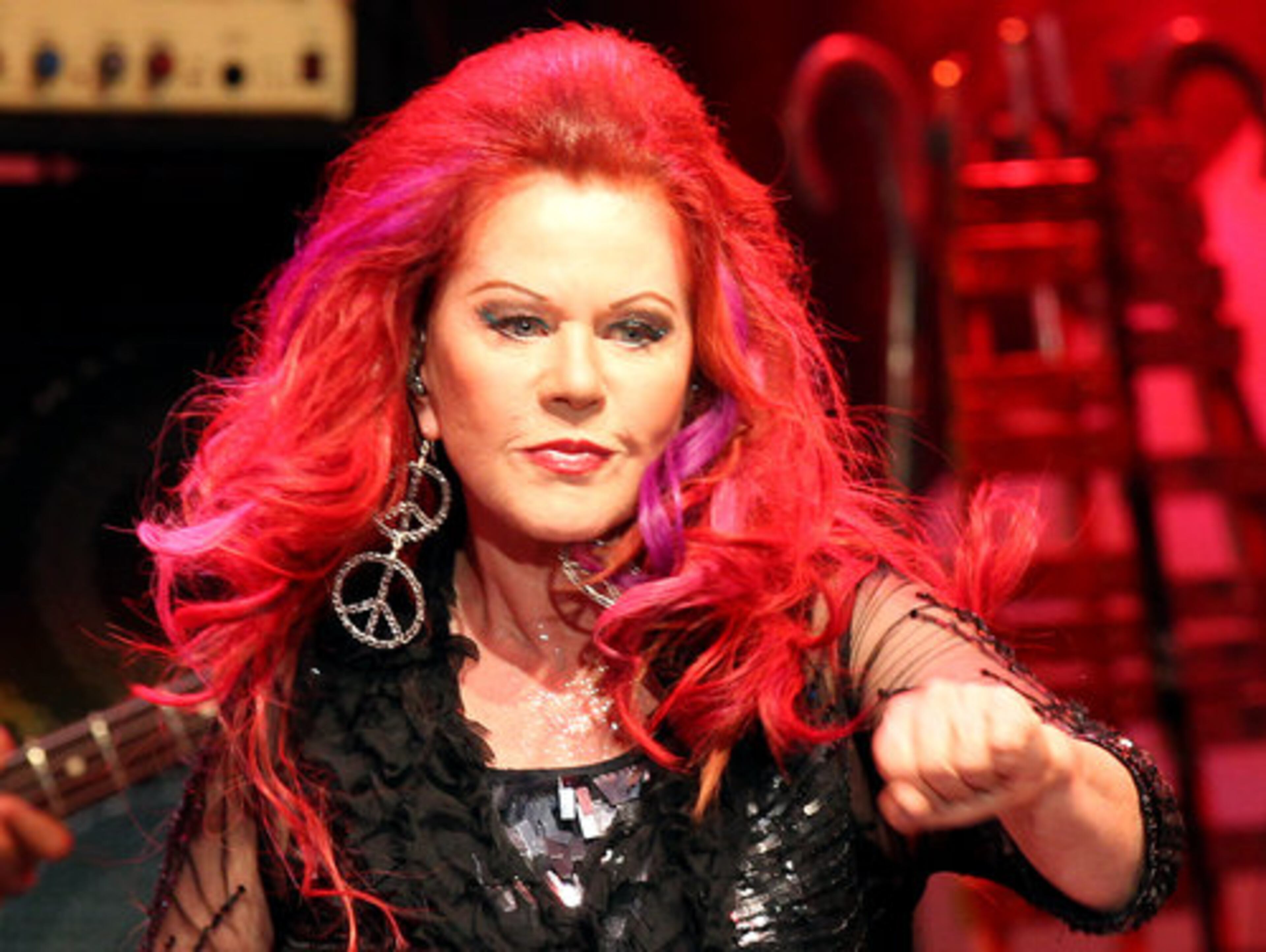 Kate Pierson from the B-52s performs.