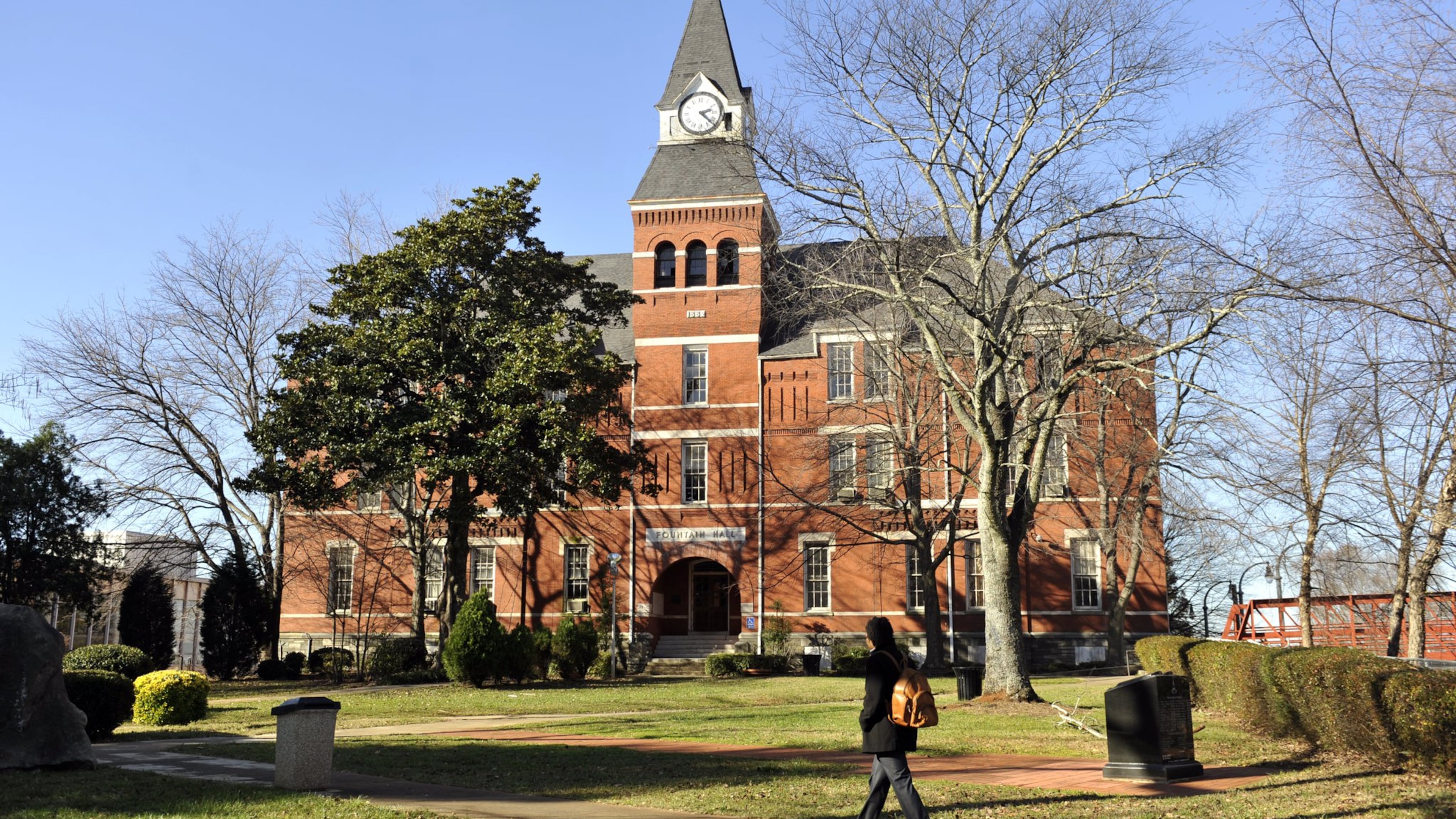091210 Atlanta — Allison Jones, Morris Brown student body president, walks past Fountain Hall on the Morris Brown campus Thursday, December 10, 2009. Bita Honarvar, bhonarvar@ajc.com