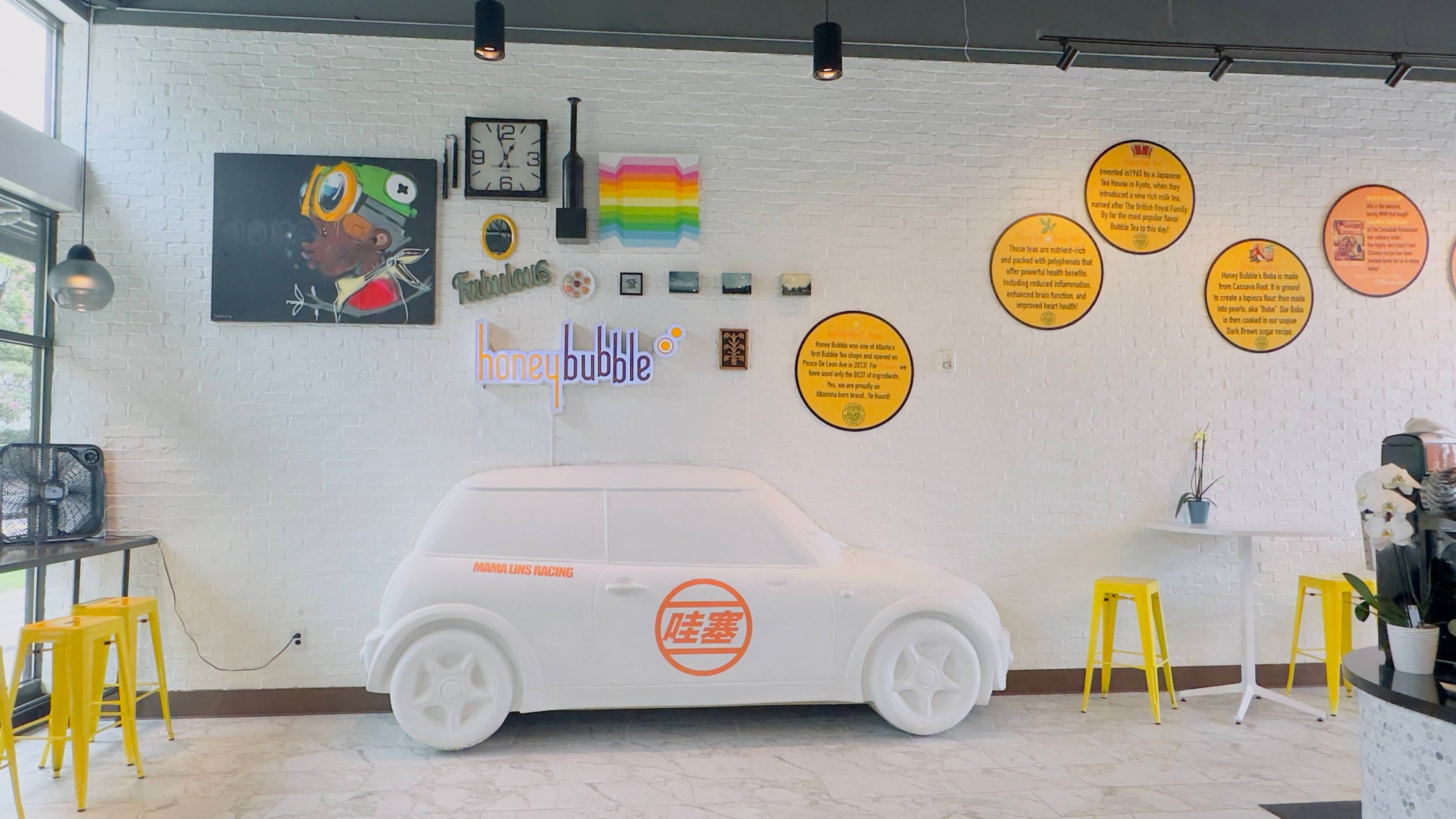 The interior of Honey Bubble & Mama Lin's Chicken Delight. (Courtesy of Mama Lin's Chicken Delight)