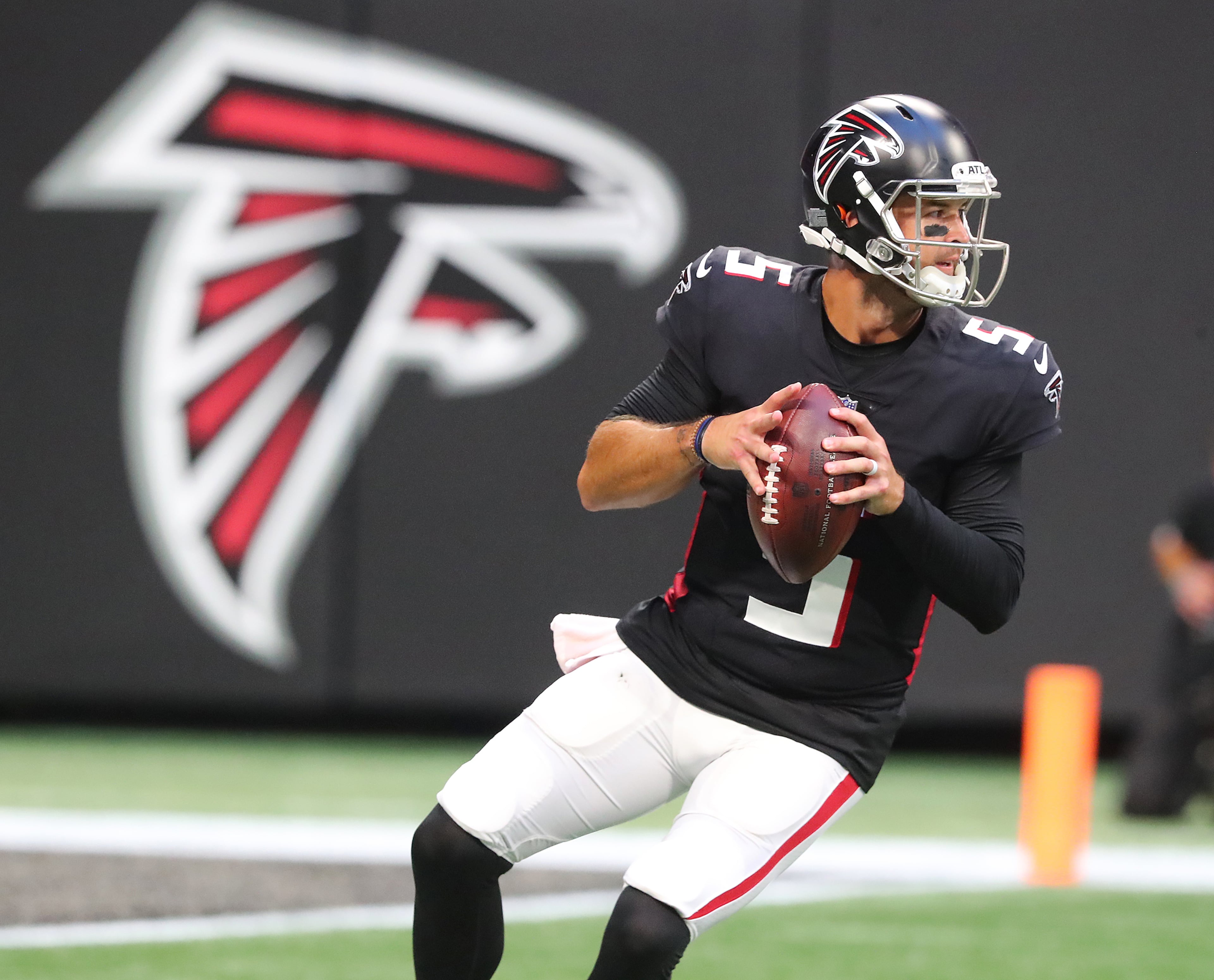 081321 Atlanta: Atlanta Falcons quarterback AJ McCarron looks to pass against the Tennessee Titans during the first half of a NFL preseason football game on Friday, August 13, 2021, in Atlanta. “Curtis Compton / Curtis.Compton@ajc.com”