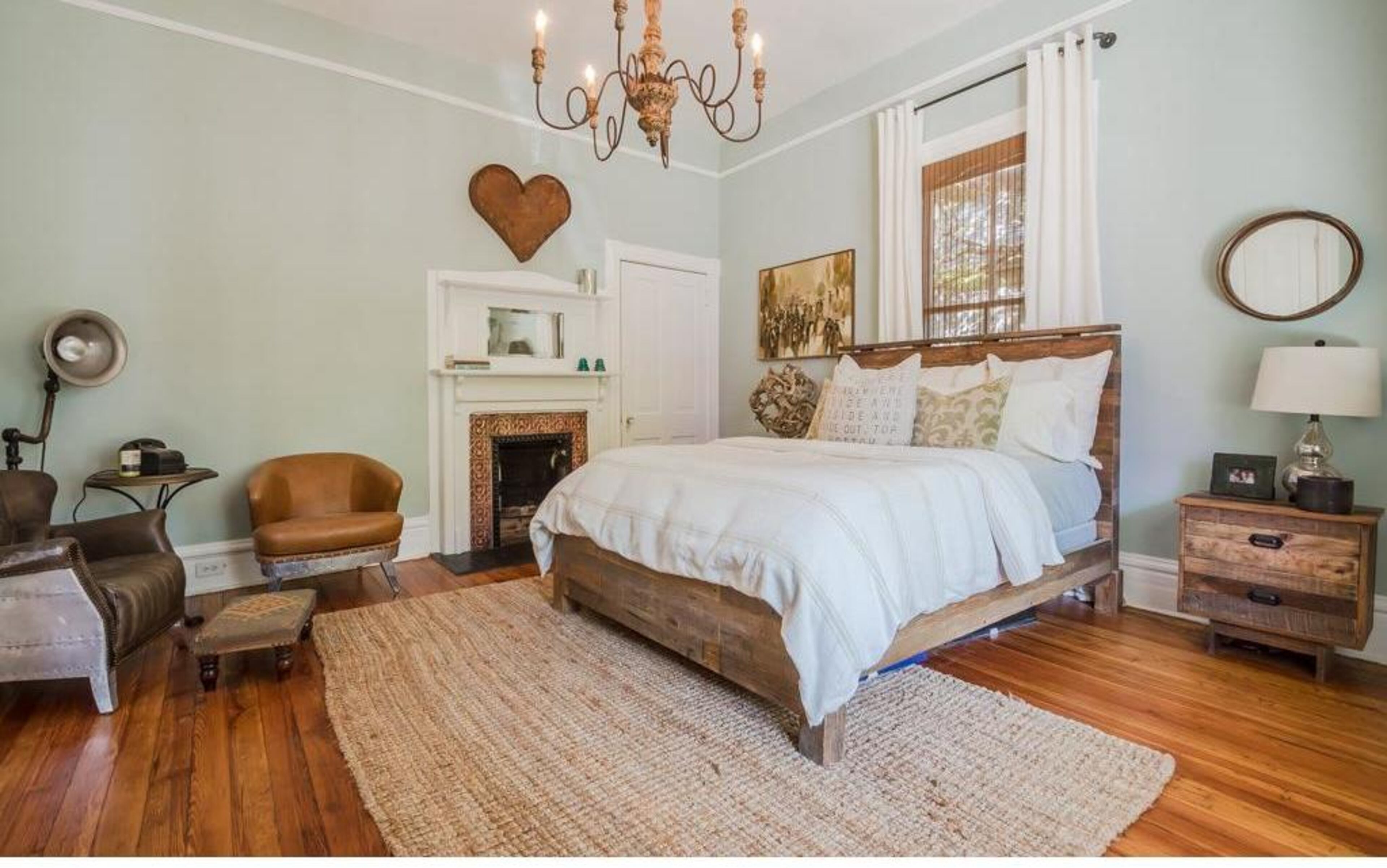 The second bedroom, after renovations.