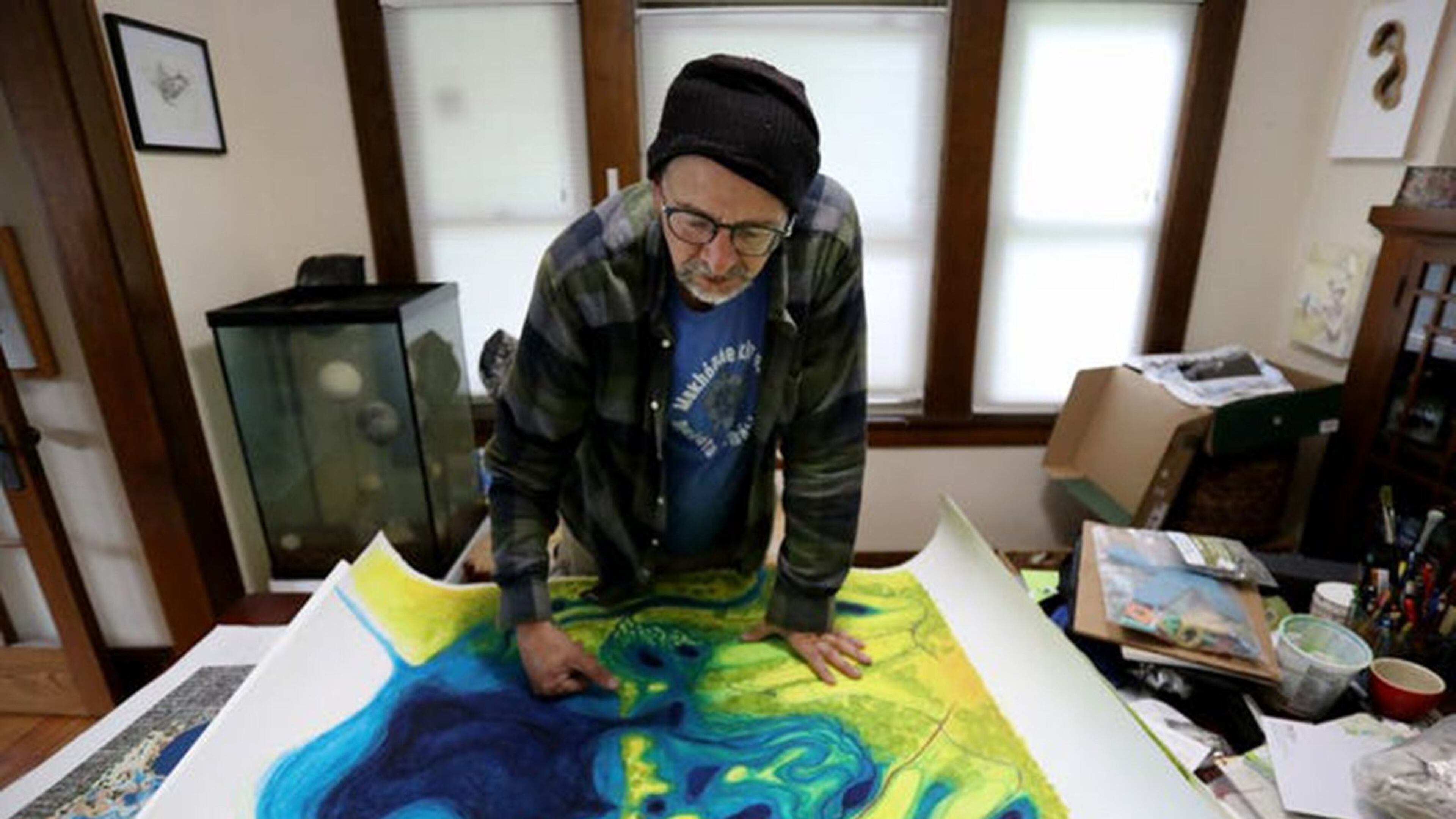 Sean Connaughty, considered by many to be Lake Hiawatha’s personal caretaker, studies his painting of the lake and surrounding area, including the nearby Hiawatha Golf Course. David Joles/Minneapolis Star Tribune/TNS