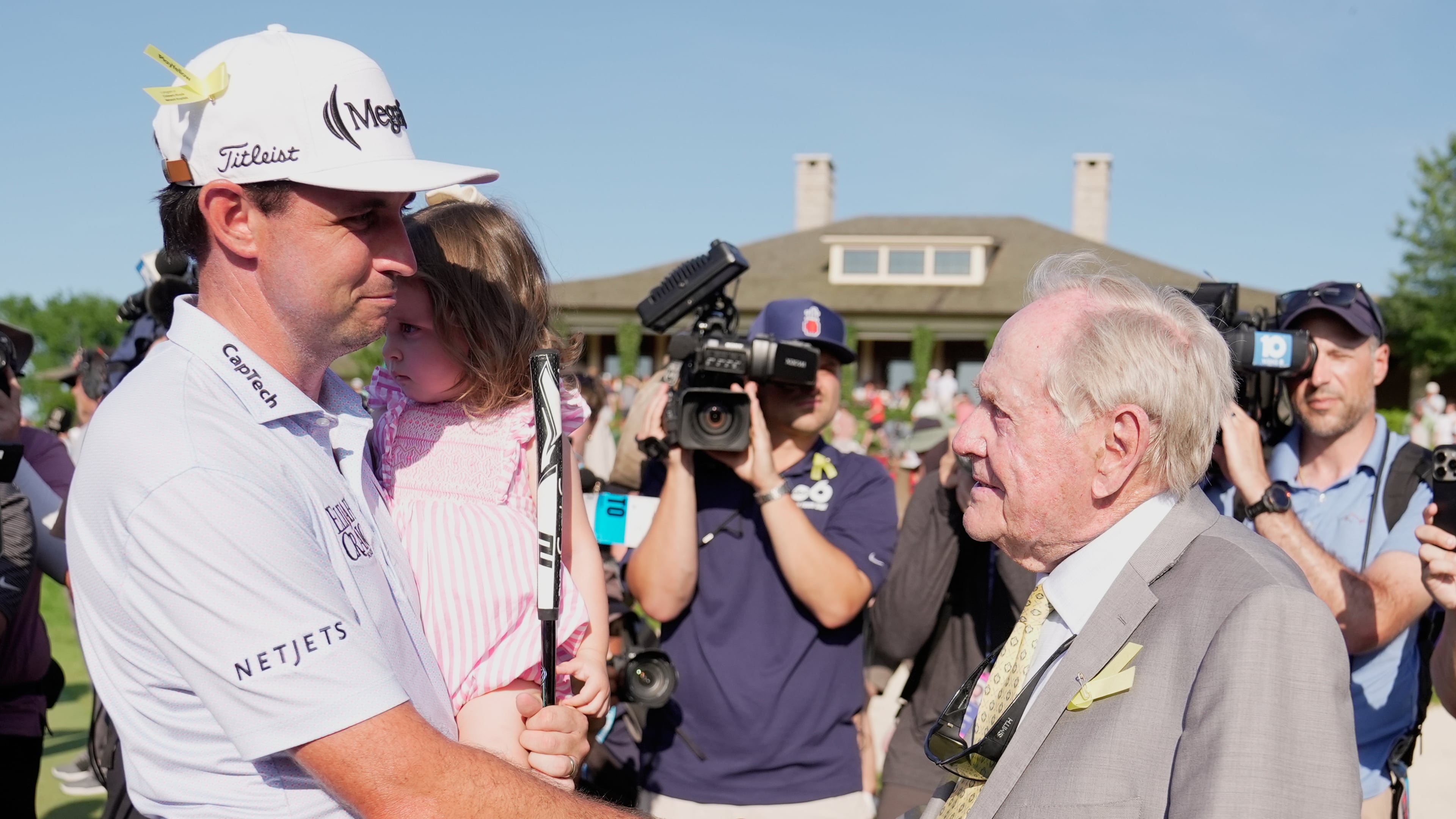 J.T. Poston shakes hands with Jack Nicklaus after winning the Memorial golf tournament, Sunday, June 7, 2026, in Dublin, Ohio. (AP Photo/Sue Ogrocki)
