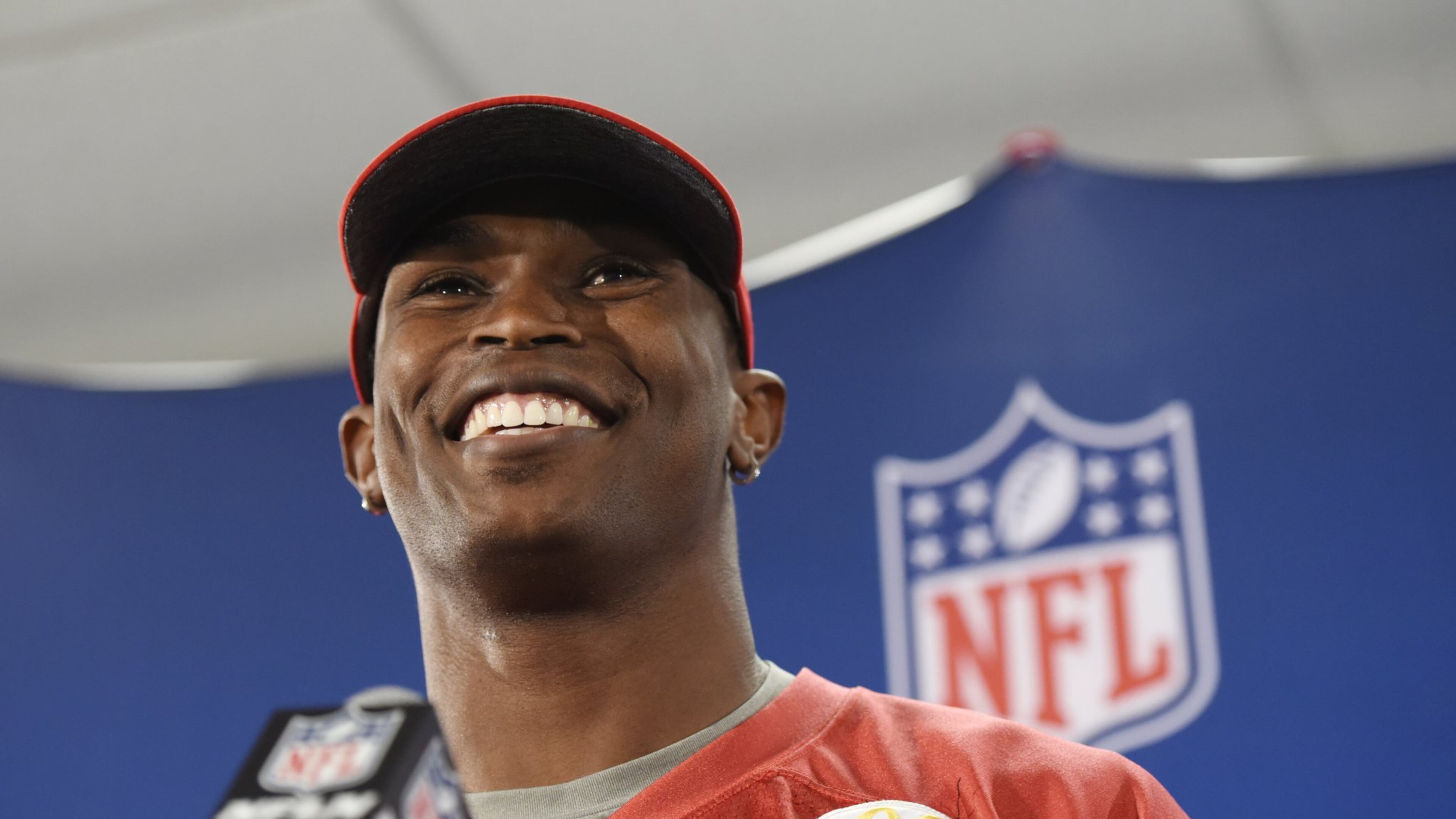 Falcons wide receiver Julio Jones. (DAVID BARNES / DAVID.BARNES@AJC.COM)