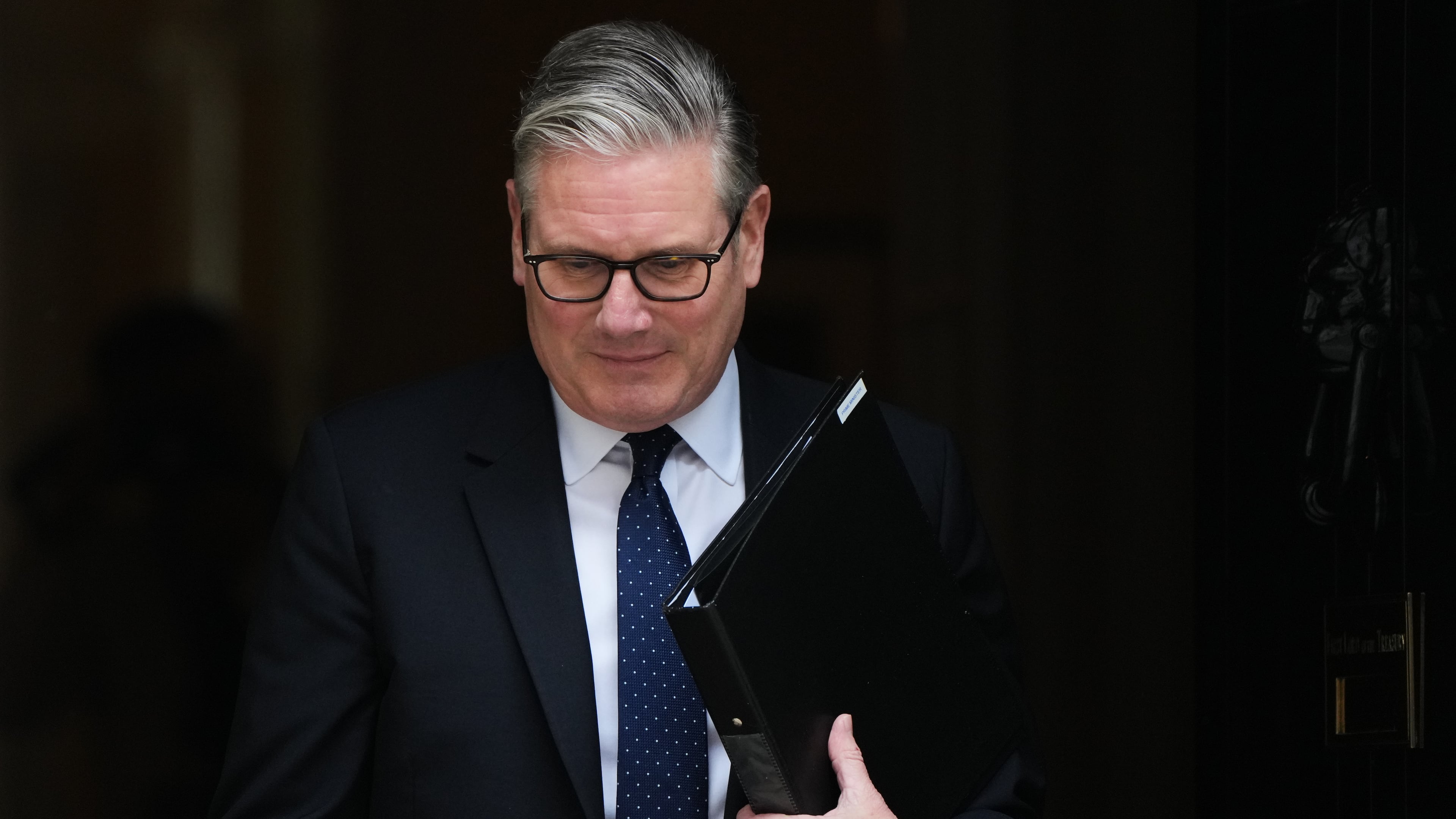 Britain's Prime Minister Keir Starmer leaves 10 Downing Street in London, Monday, April 20, 2026 to face a showdown in Parliament over the appointment of Peter Mandelson as ambassador to Washington.(AP Photo/Alastair Grant)