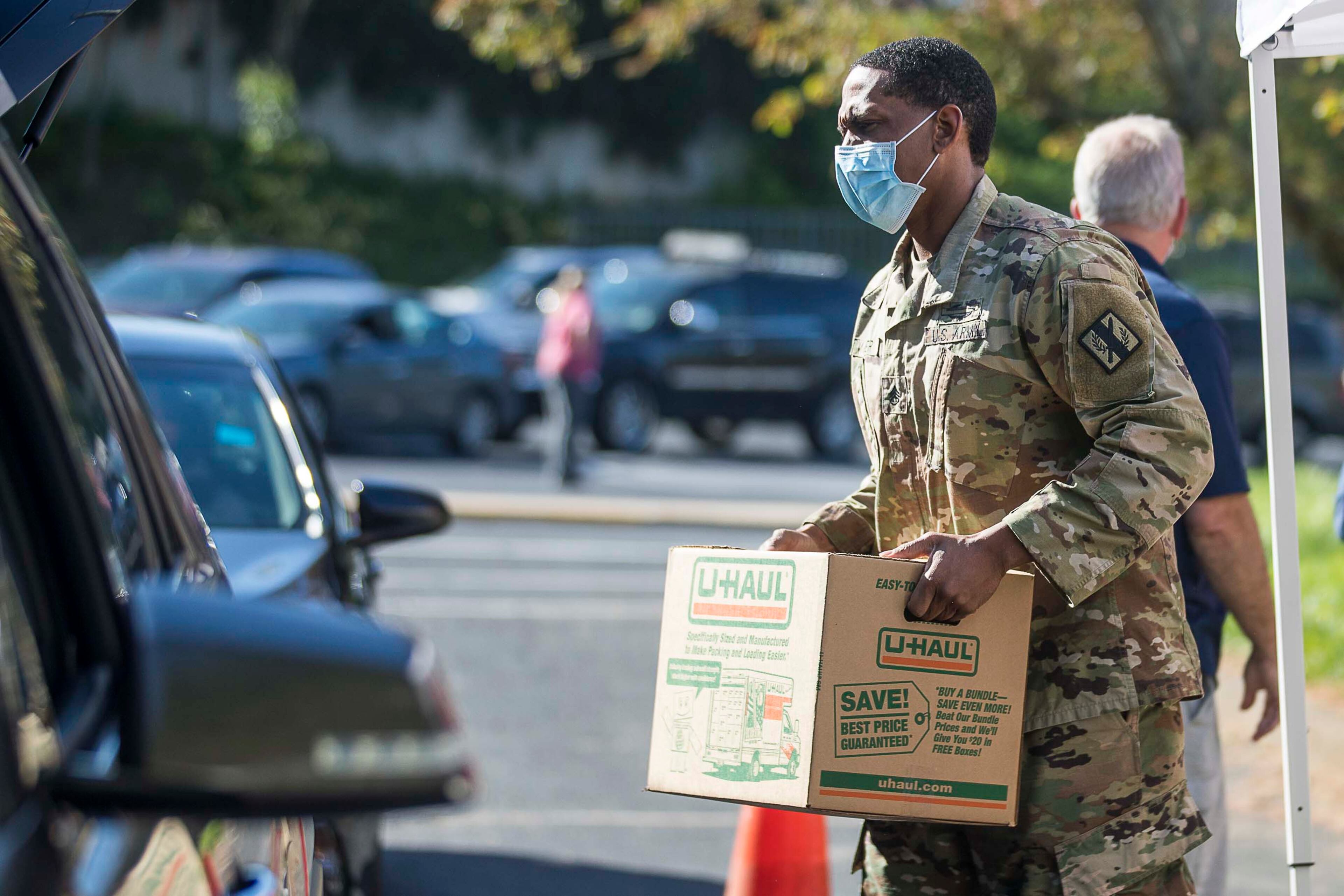 04/15/2020 - Lawrenceville, Georgia - U.S. Army Sgt. Lucious Oliver of the 1177th Transportation Company of the Georgia National Guard prepares to give a family in need groceries during food distribution at the Lawrenceville Cooperative Ministry in Lawrenceville, Wednesday, April 15, 2020. (ALYSSA POINTER / ALYSSA.POINTER@AJC.COM)