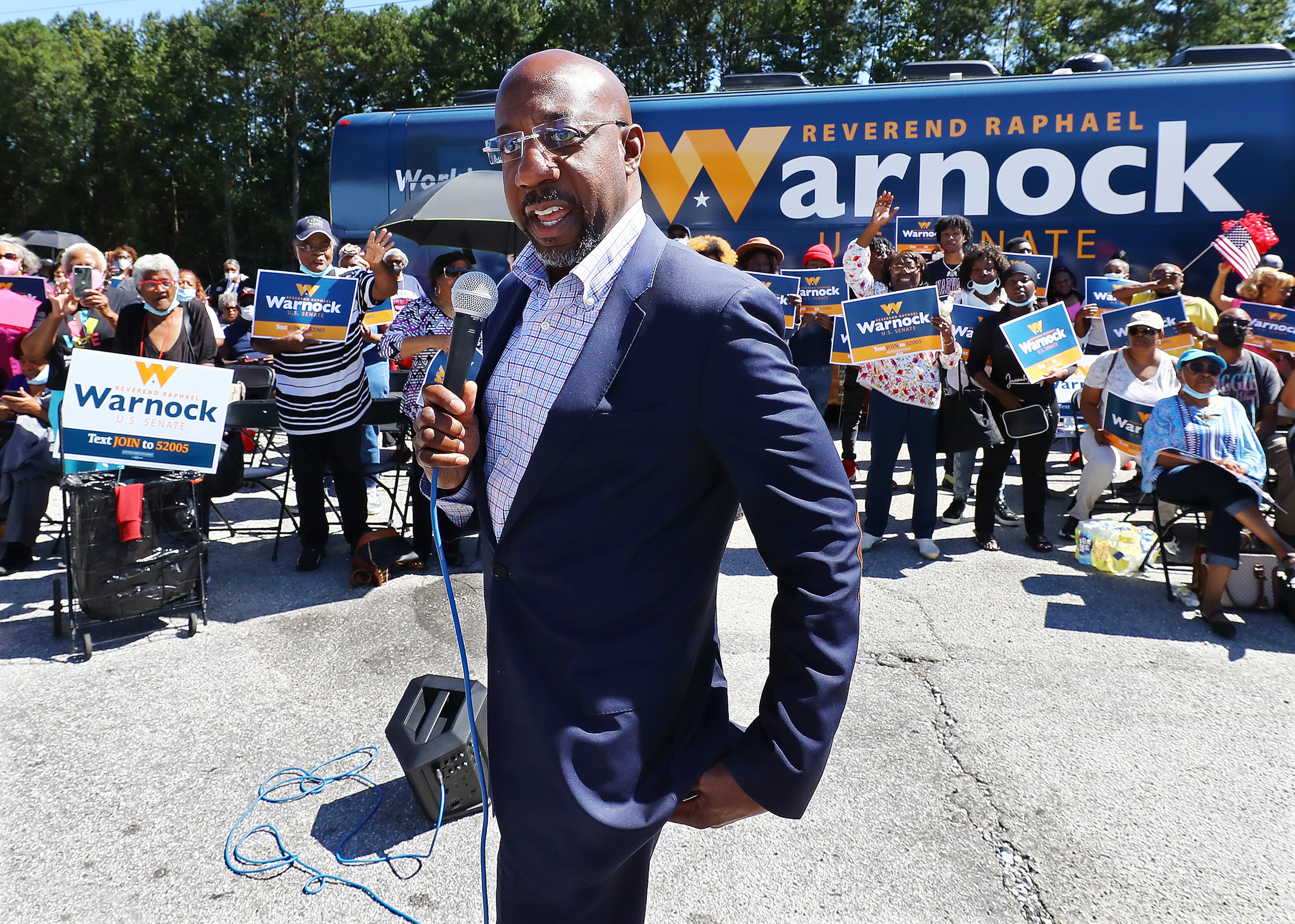 U.S. Sen. Raphael Warnock speaks to supporters while making a campaign stop in Atlanta on Sept. 26, 2022. (Curtis Compton / AJC)