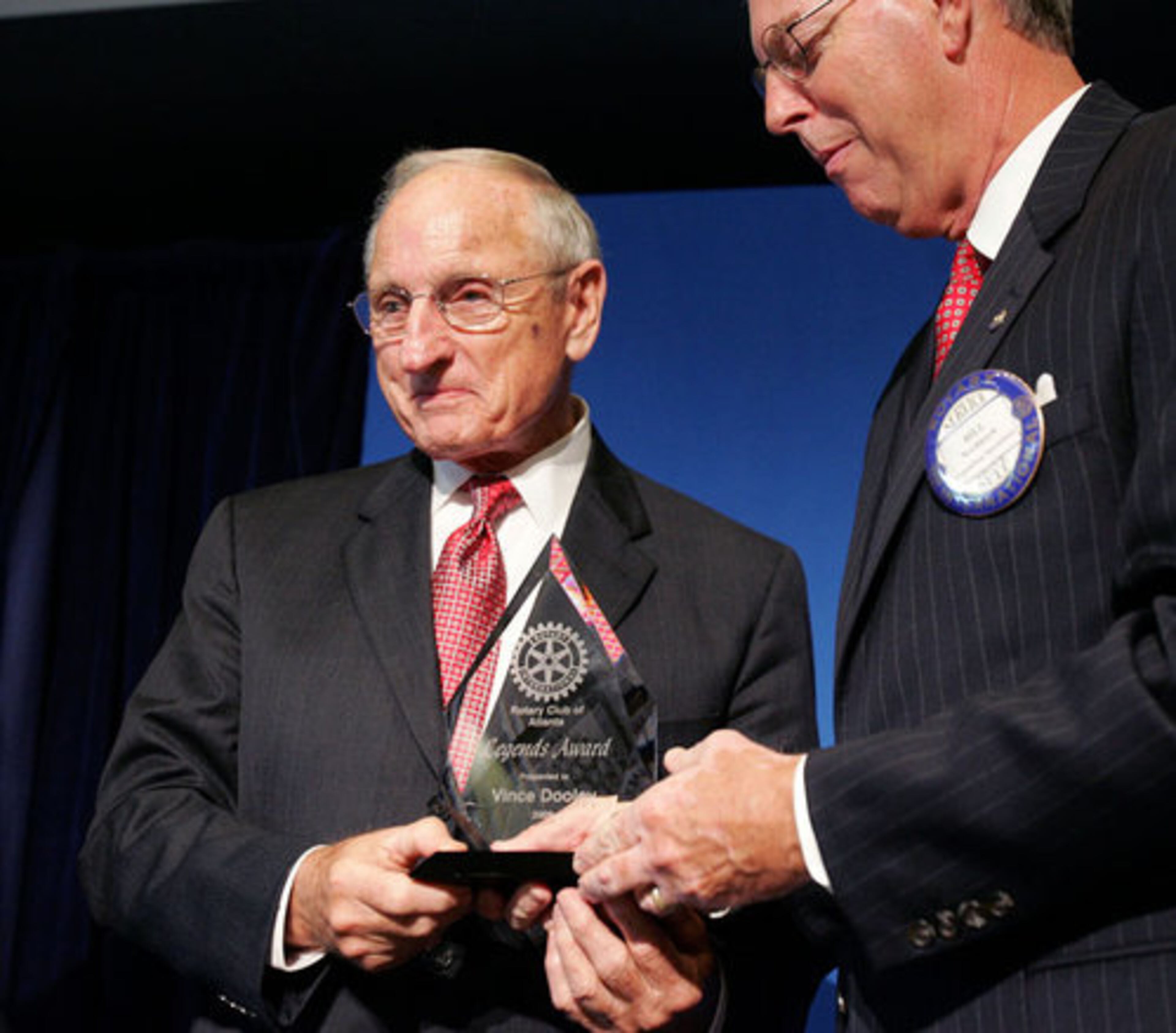 Rotary Club President Bill Nordmark (right) presented Vince Dooley the award. Retired Russell Corp. CEO Jack Ward led the tribute. Vince Dooley's 1980 national championship team wore Russell Athletics uniforms.