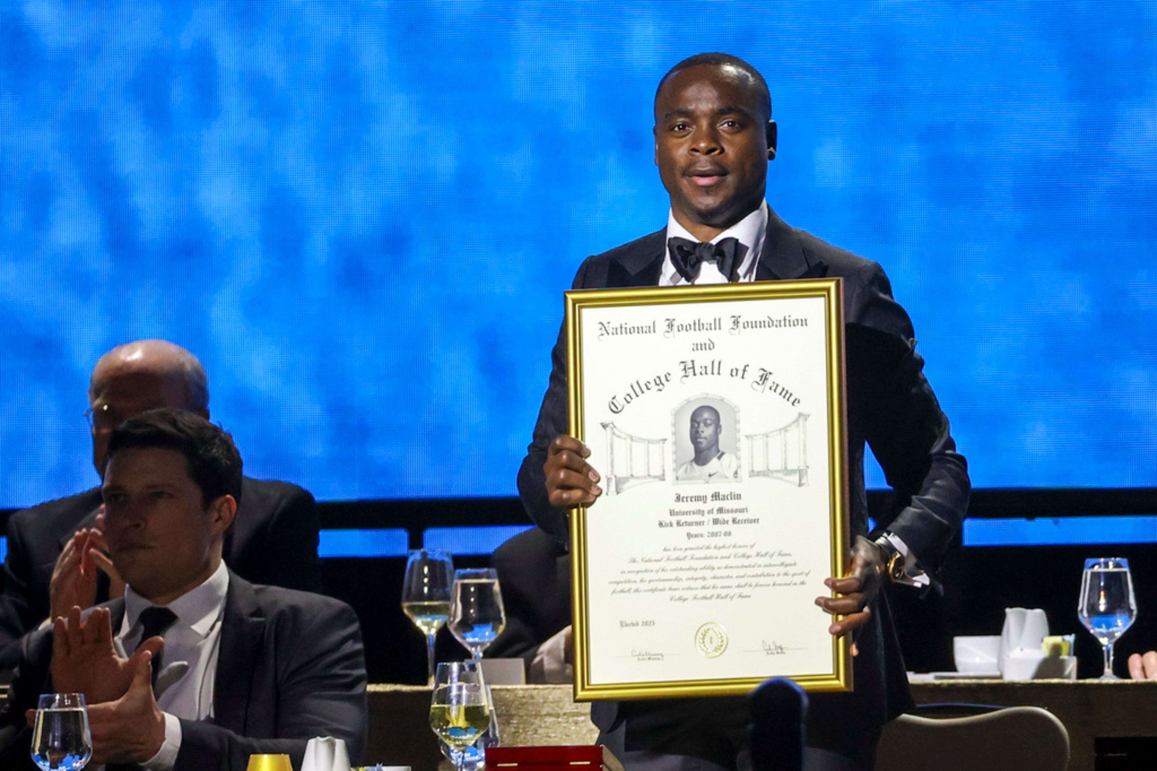 Former Missouri wide receiver Jeremy Maclin holds up his College Football Hall of Fame Award during the National Football Foundation Awards Dinner, Tuesday, Dec. 5, 2023, in Las Vegas. (AP Photo/Ian Maule)