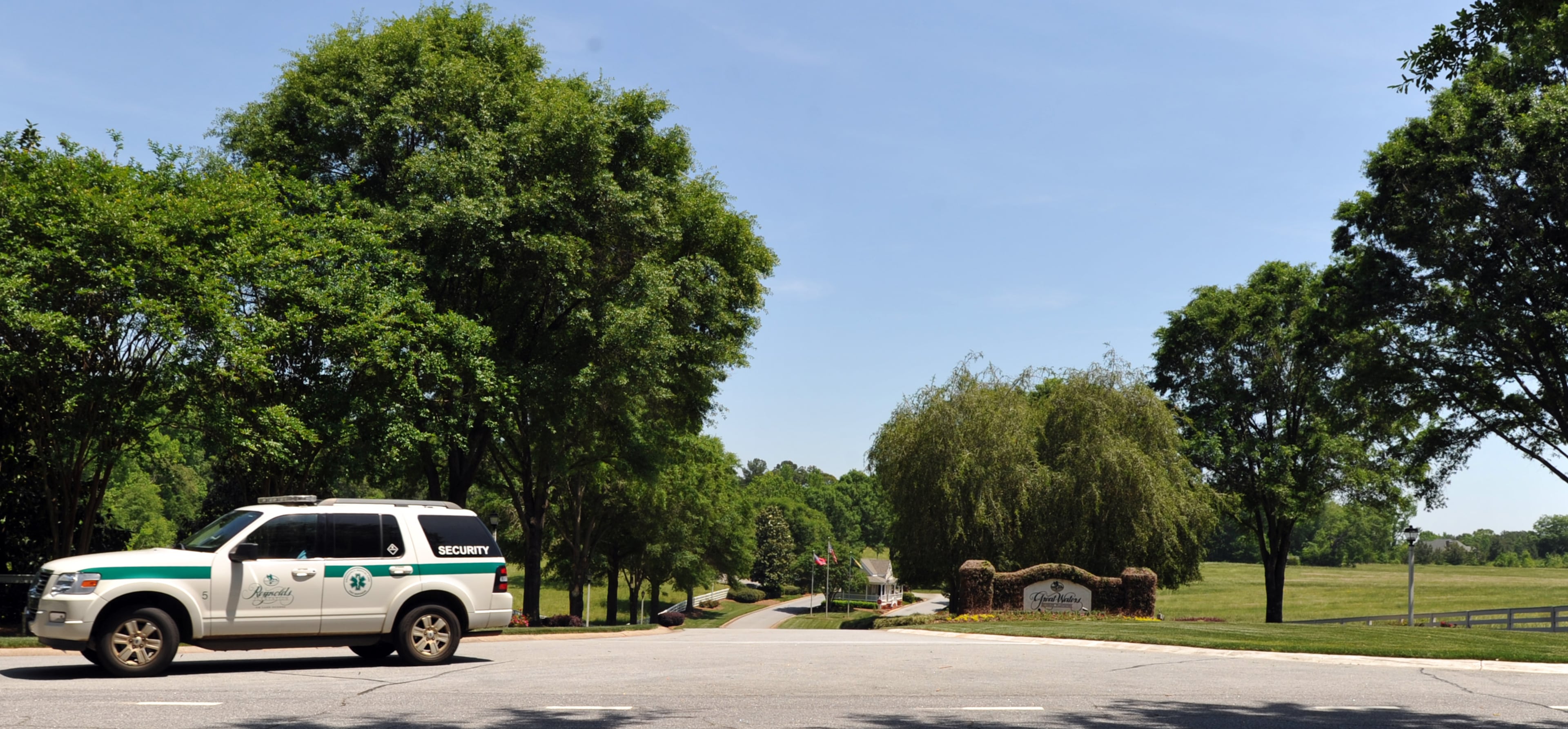 The gate off Reynolds Drive at Great Waters Reynolds Plantation, the gated subdivision of the Lake Oconee resort community, is monitored by security guards but there is access from a lake. HYOSUB SHIN / HSHIN@AJC.COM