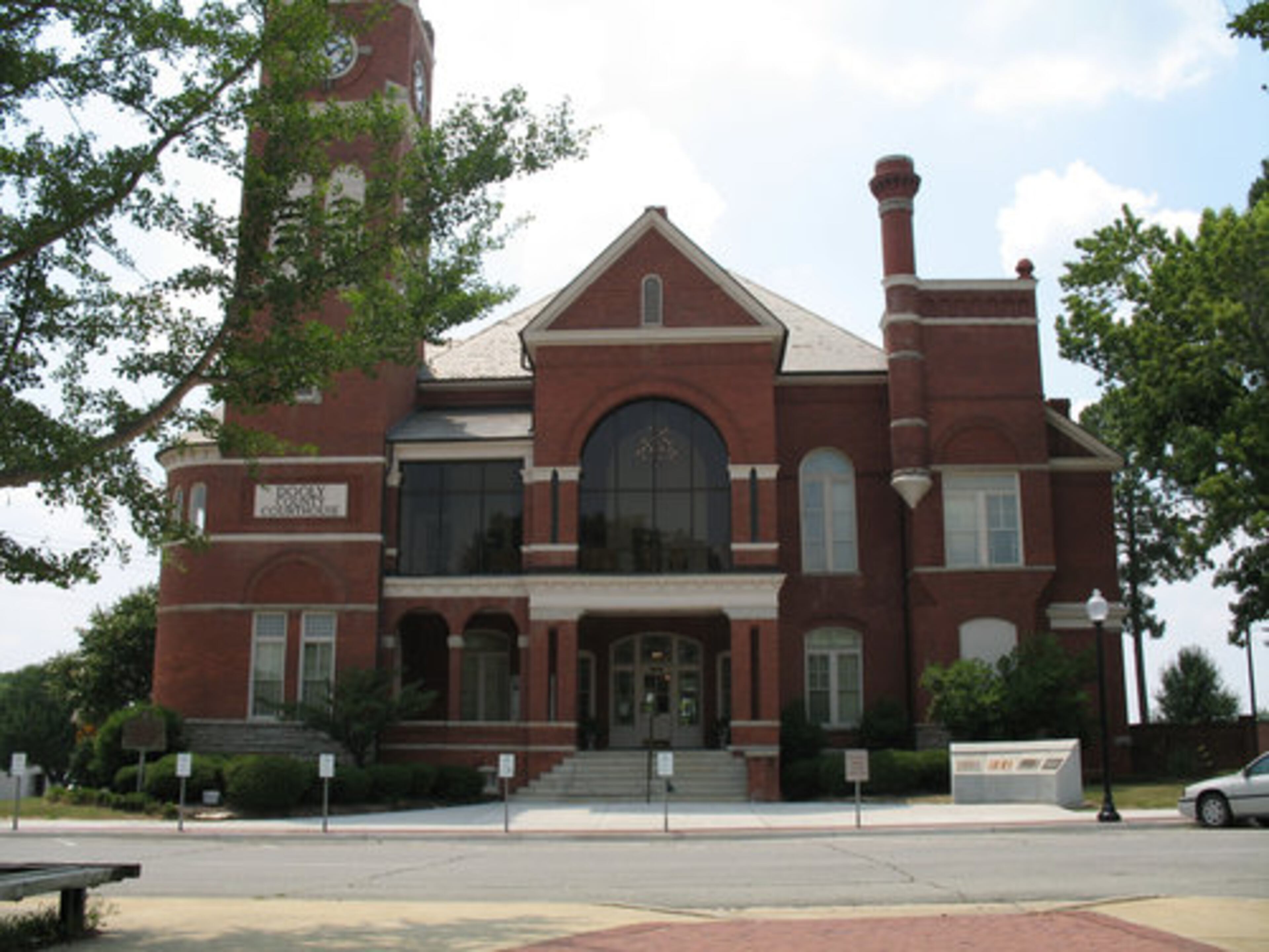 Completed in 1891, the red brick Dooly County Courthouse remains a gracious, thriving destination spot in downtown Vienna today.