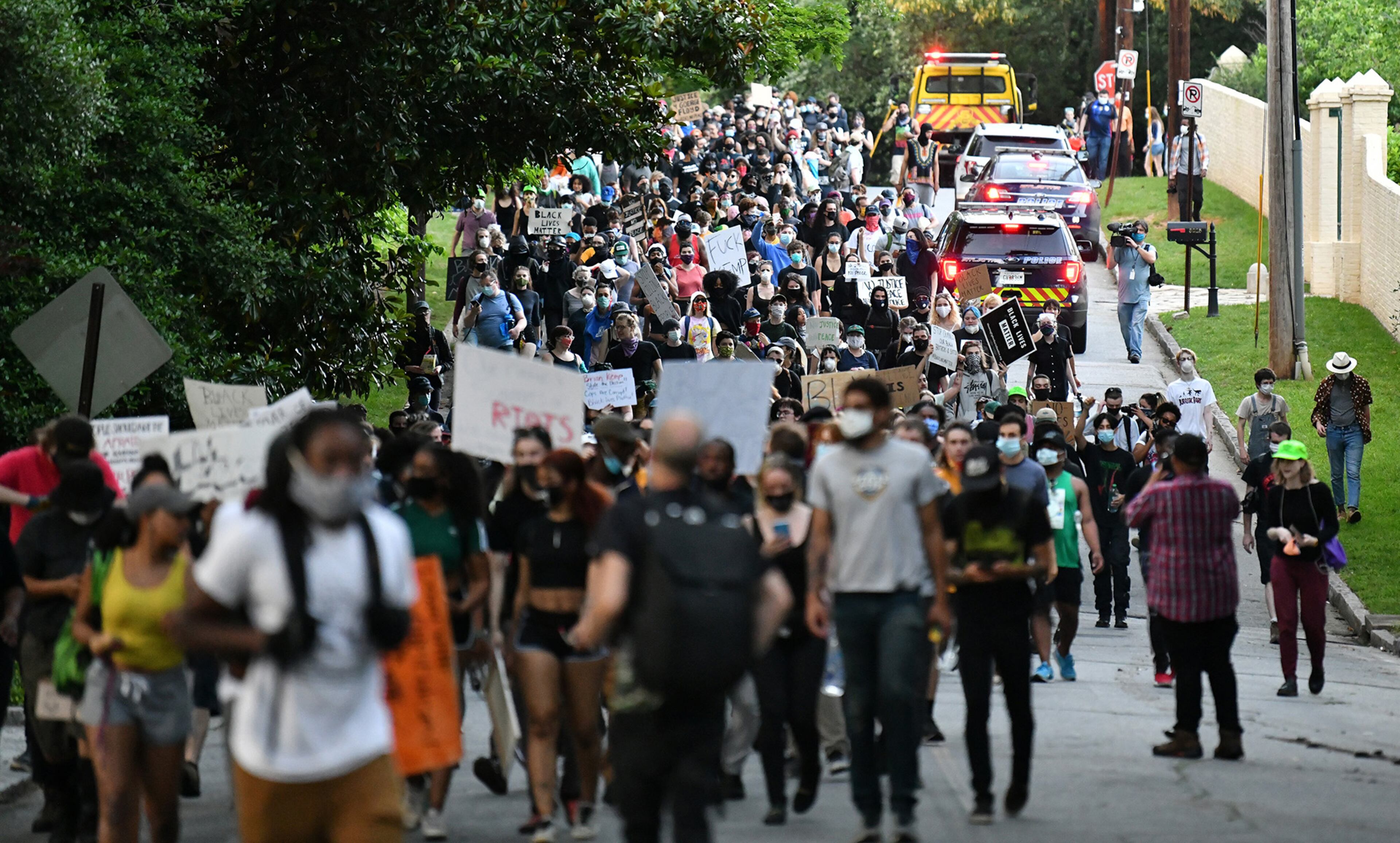 May 30, 2020 Atlanta - Protesters march after they rallied across the street from the Governor's Mansion in Buckhead on Saturday, May 30, 2020. A second day of protests Saturday began with a crowd outside the GovernorâÃôs Mansion and grew to include demonstrations in downtown Atlanta. Mayor Keisha Lance Bottoms implemented a curfew for the city following a night of chaotic protests Friday that led to vandalism and looting in parts of downtown Atlanta and Buckhead. (Hyosub Shin / Hyosub.Shin@ajc.com)