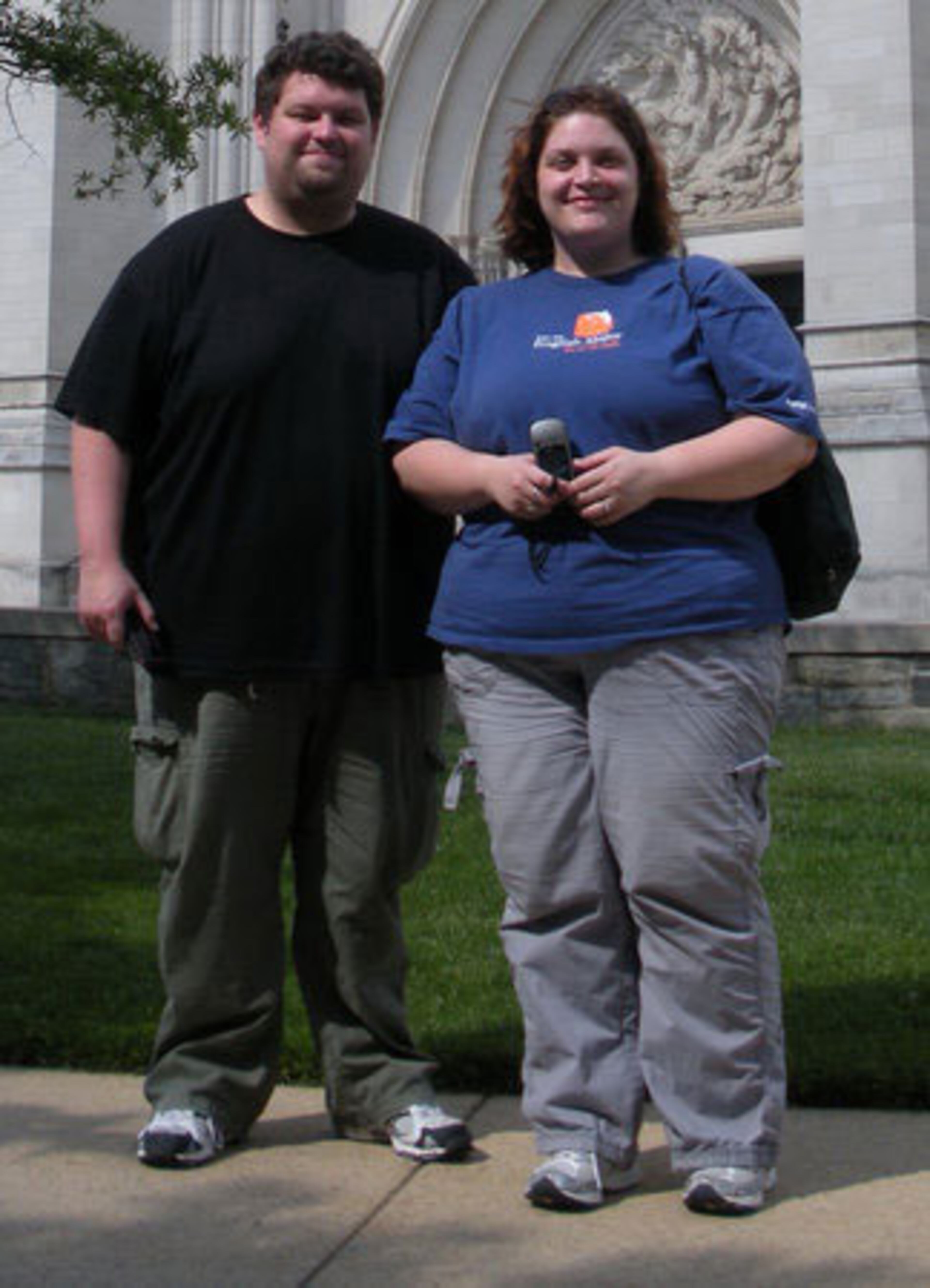 Mike and Lesley Williams decided they wanted to get healthy and lose weight, so they began the journey to fitness together. Mike weighed 370 pounds and Lesley weighed 313 pounds.