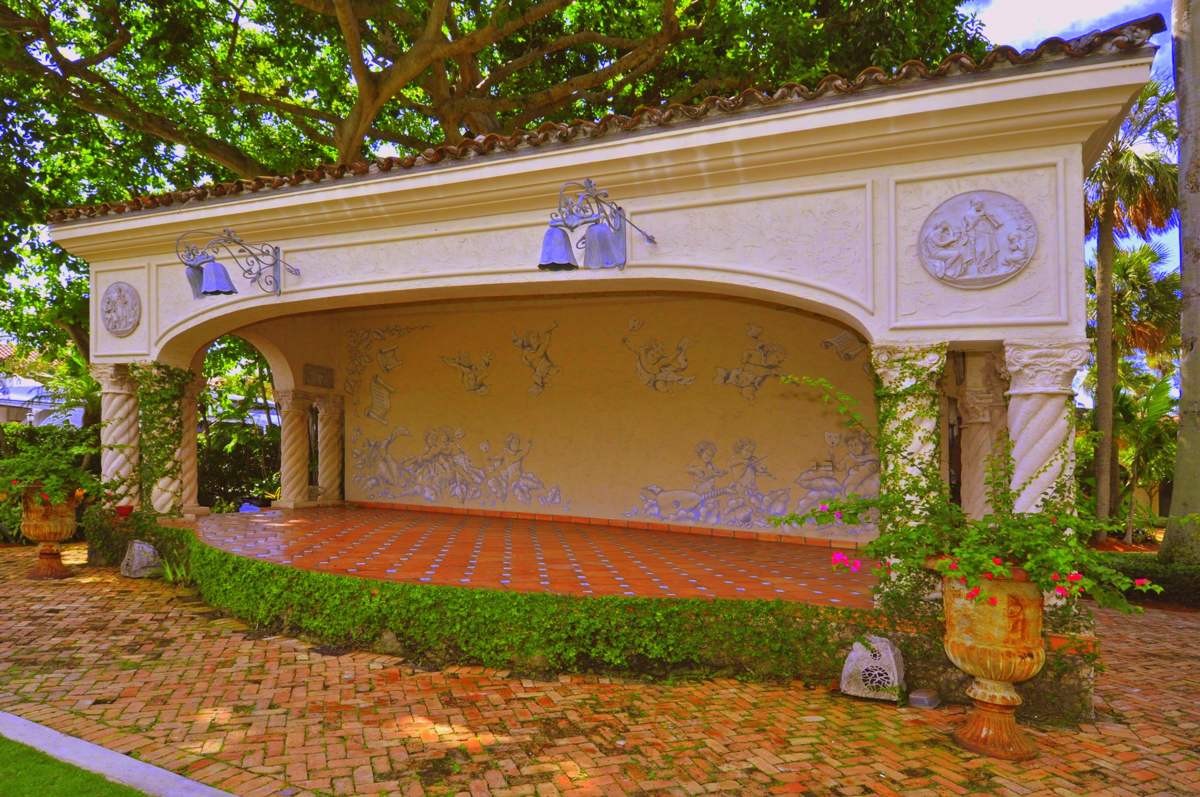 The Anheuser-Busch Estate, now listed at $15 million, features 525 feet of waterfront property, six bedrooms, seven full baths, four half-baths, a pool and a two-bedroom guest house. Brewing magnate Adolphus Busch III, the former president and CEO of Anheuser-Busch and the grandson of the company's founder, built the 12,533-square-foot Fort Lauderdale, Fla., vacation home in 1938. For more information, visit http://www.toptenrealestatedeals.com/homes/weekly-ten-best-home-deals/2013/03-12-2013/.